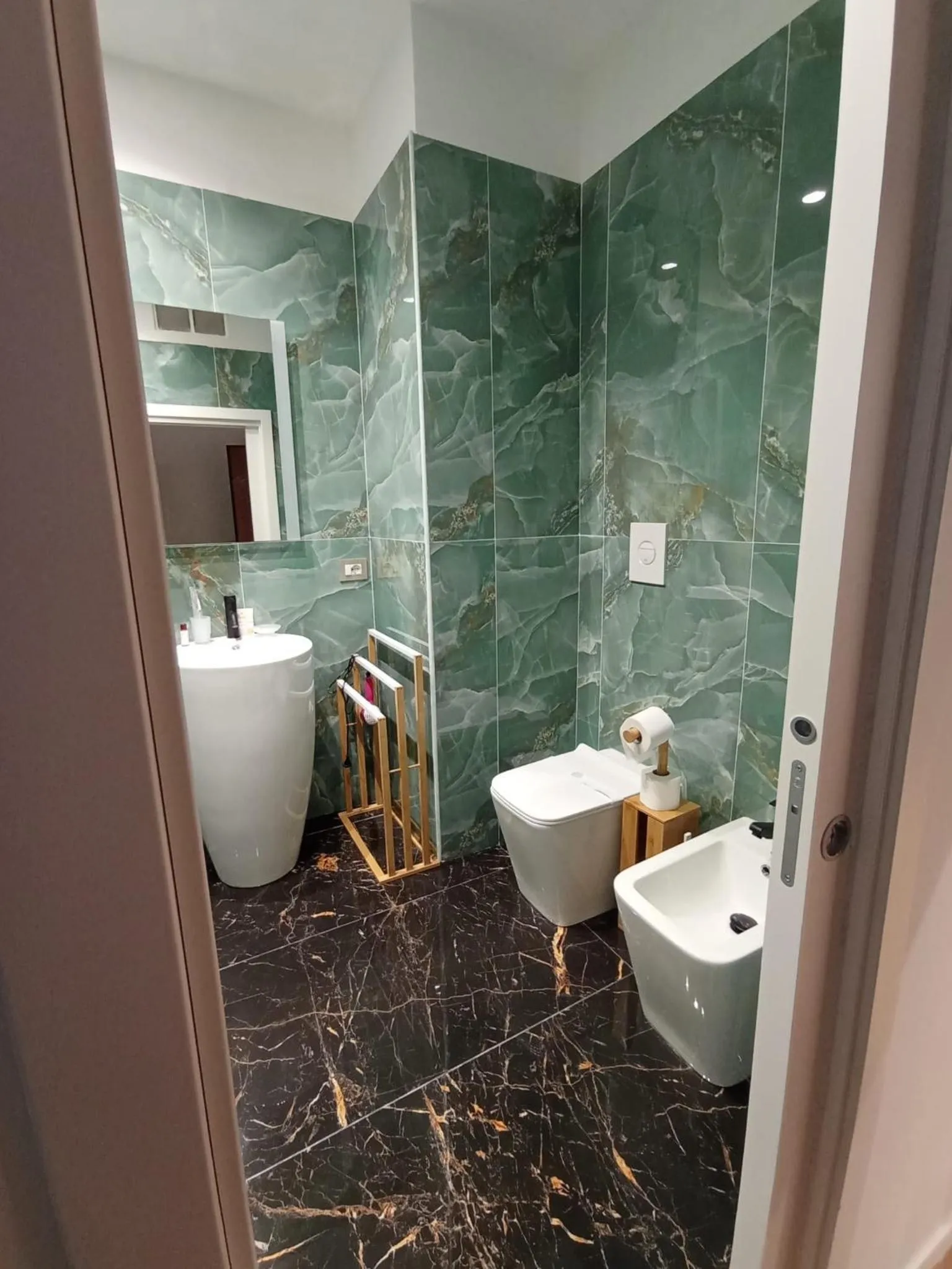 Bathroom in Tiffany & Babylon Luxury Stay