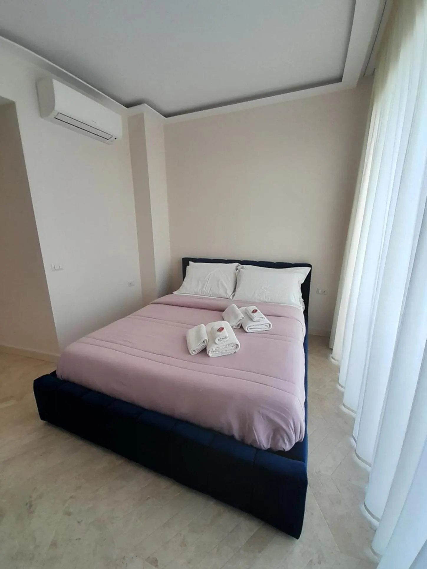 Bed in Tiffany & Babylon Luxury Stay