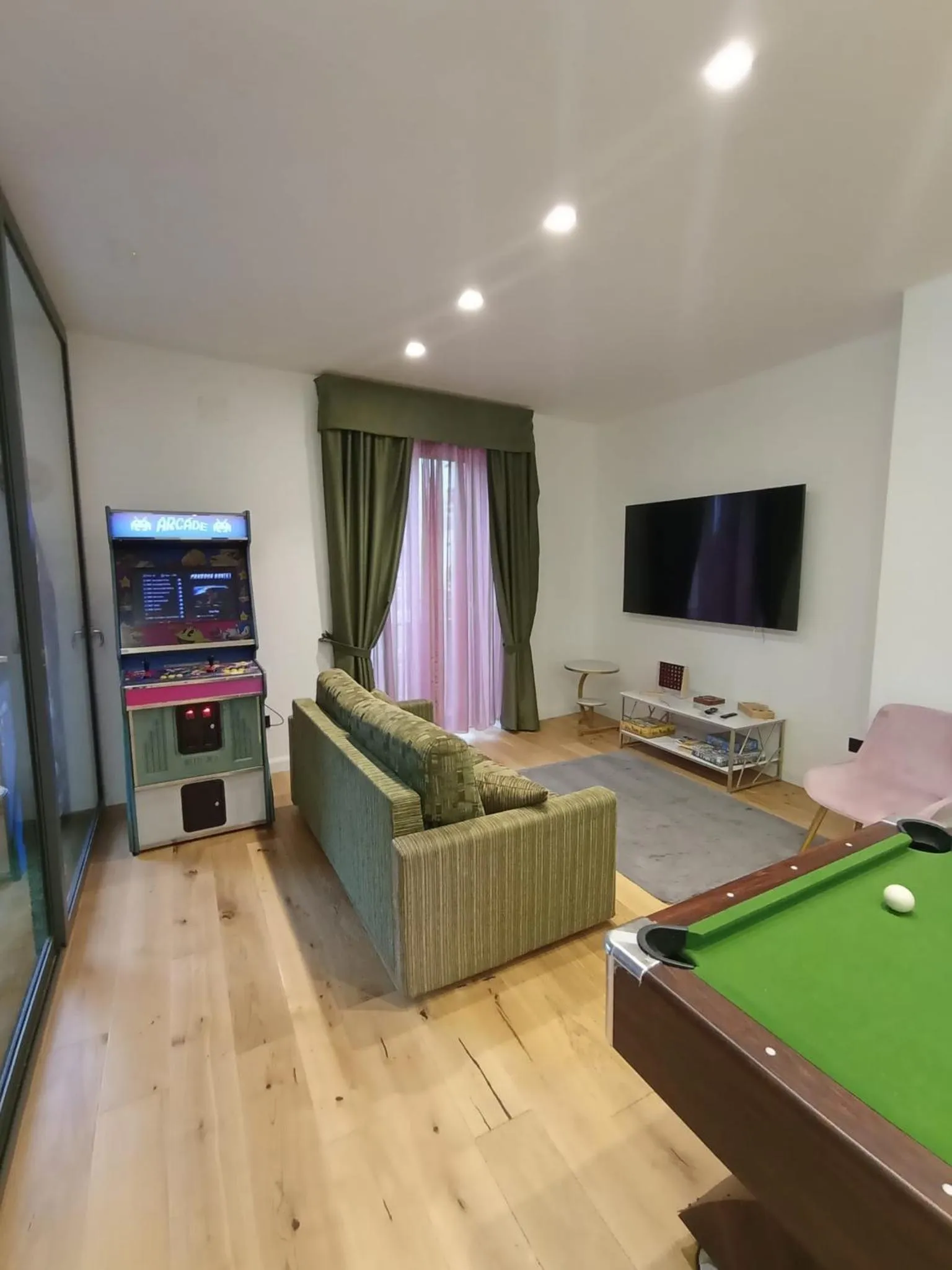 Living room in Tiffany & Babylon Luxury Stay