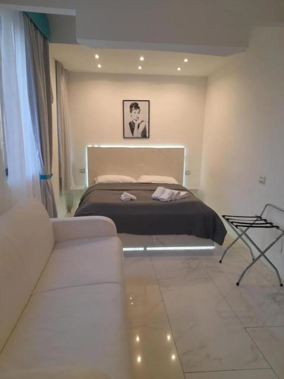 Photo of the whole room, Bed in Tiffany & Babylon Luxury Stay