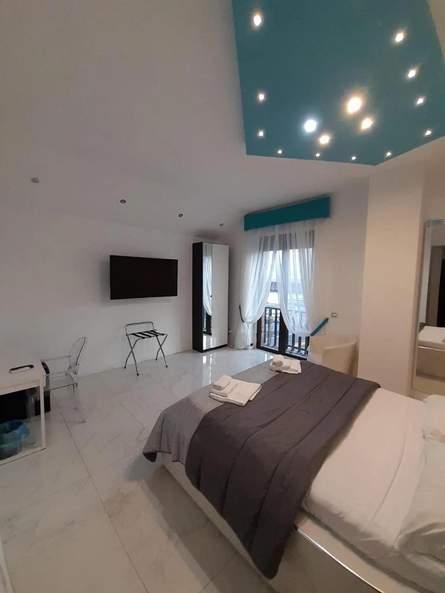 Photo of the whole room, Bed in Tiffany & Babylon Luxury Stay