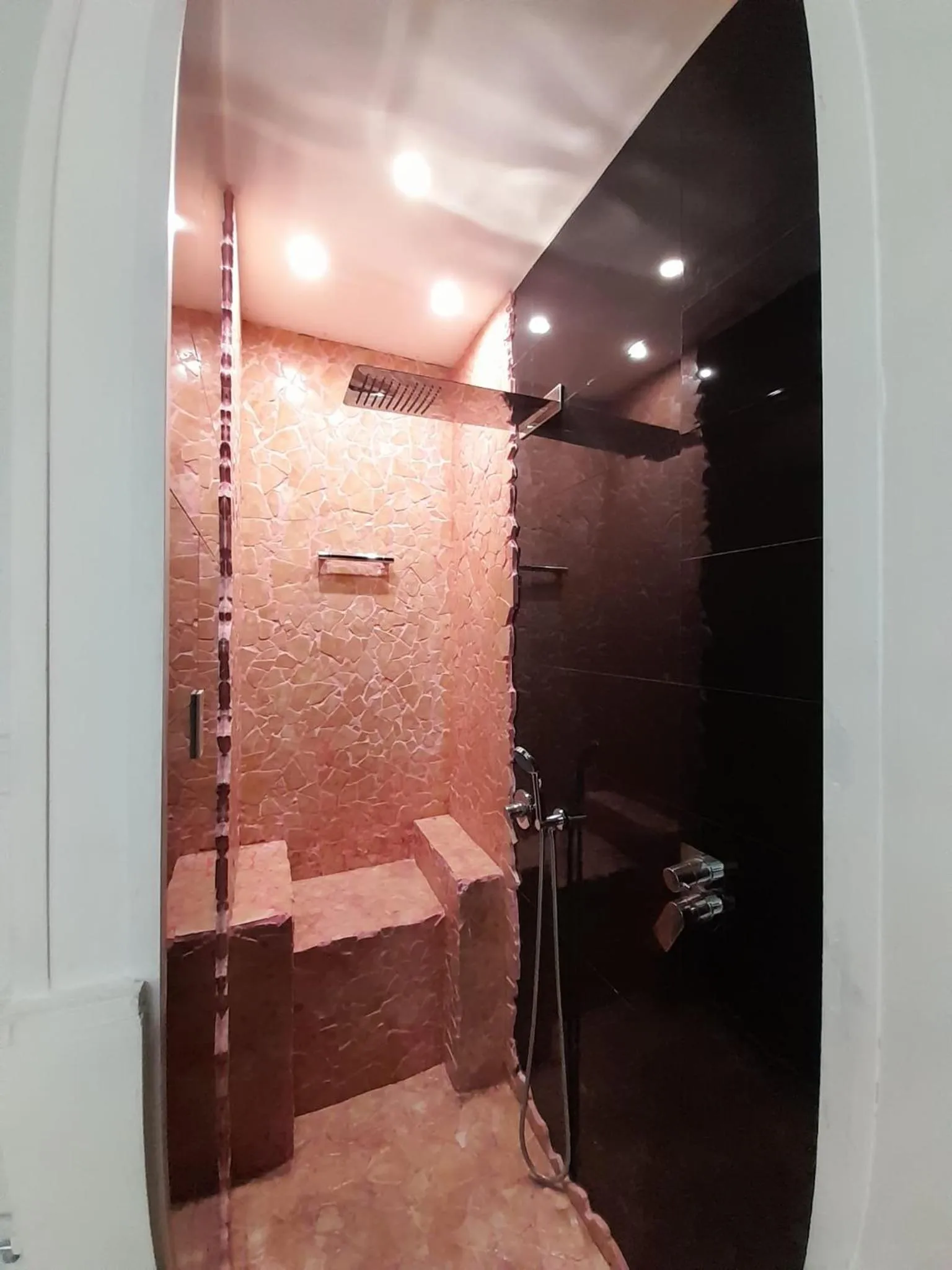 Shower in Tiffany & Babylon Luxury Stay