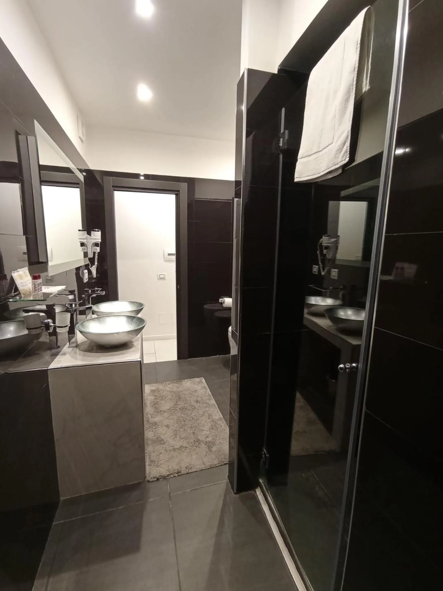 Bathroom in Tiffany & Babylon Luxury Stay