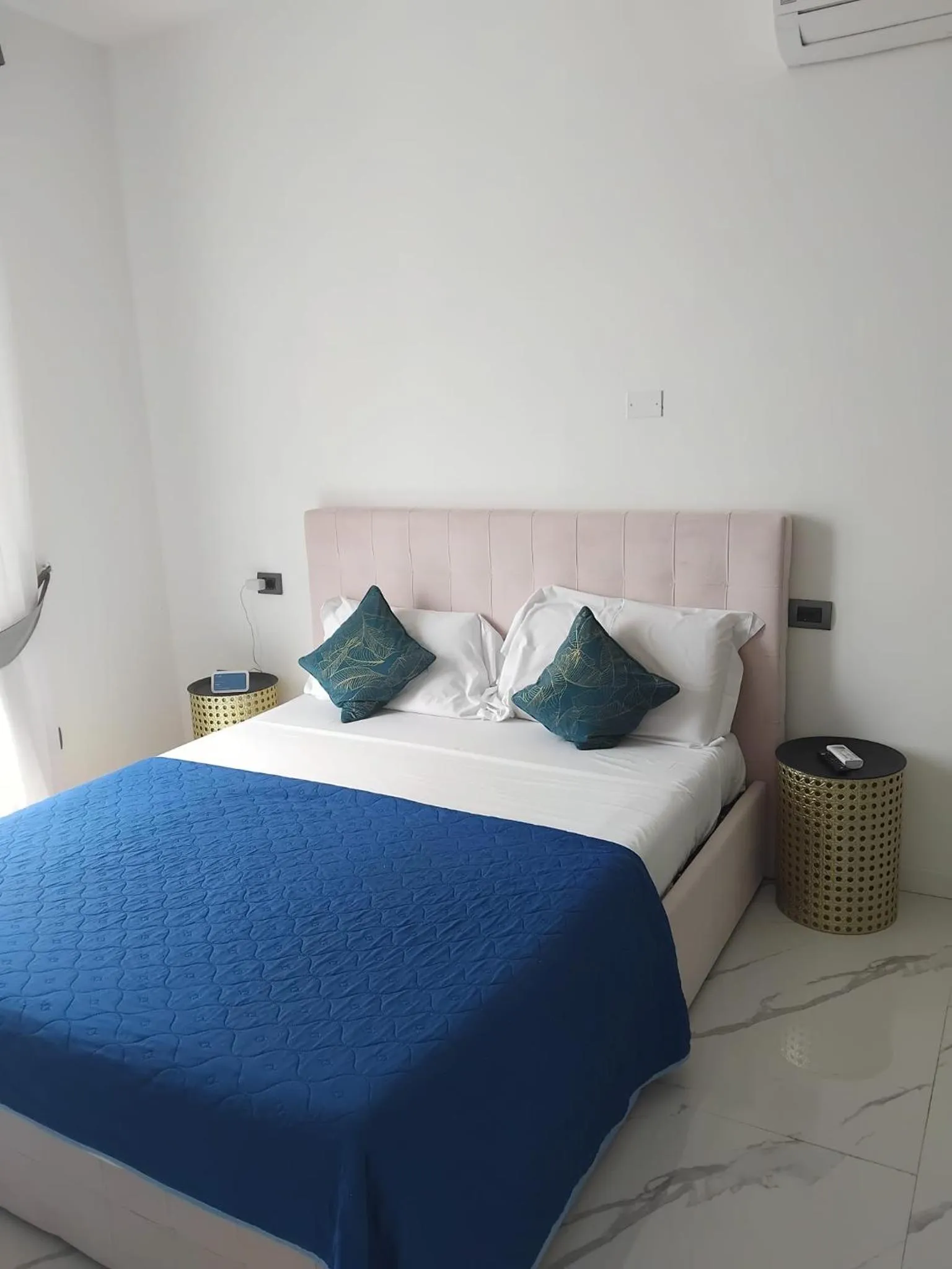 Bed in Tiffany & Babylon Luxury Stay