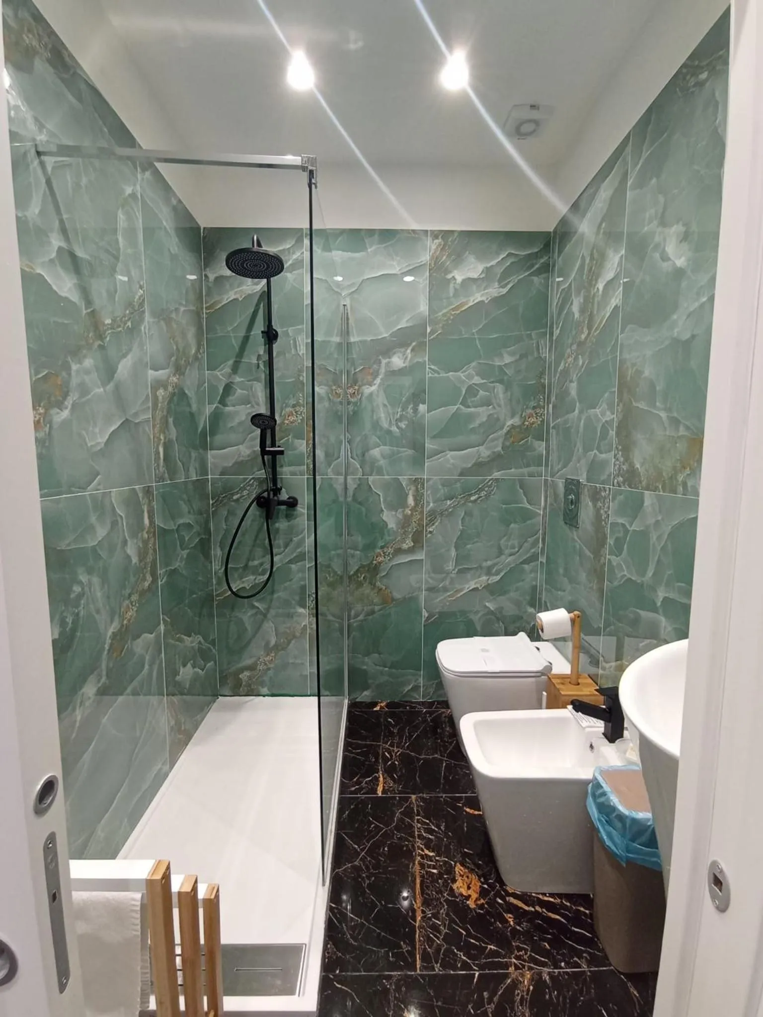 Bathroom in Tiffany & Babylon Luxury Stay