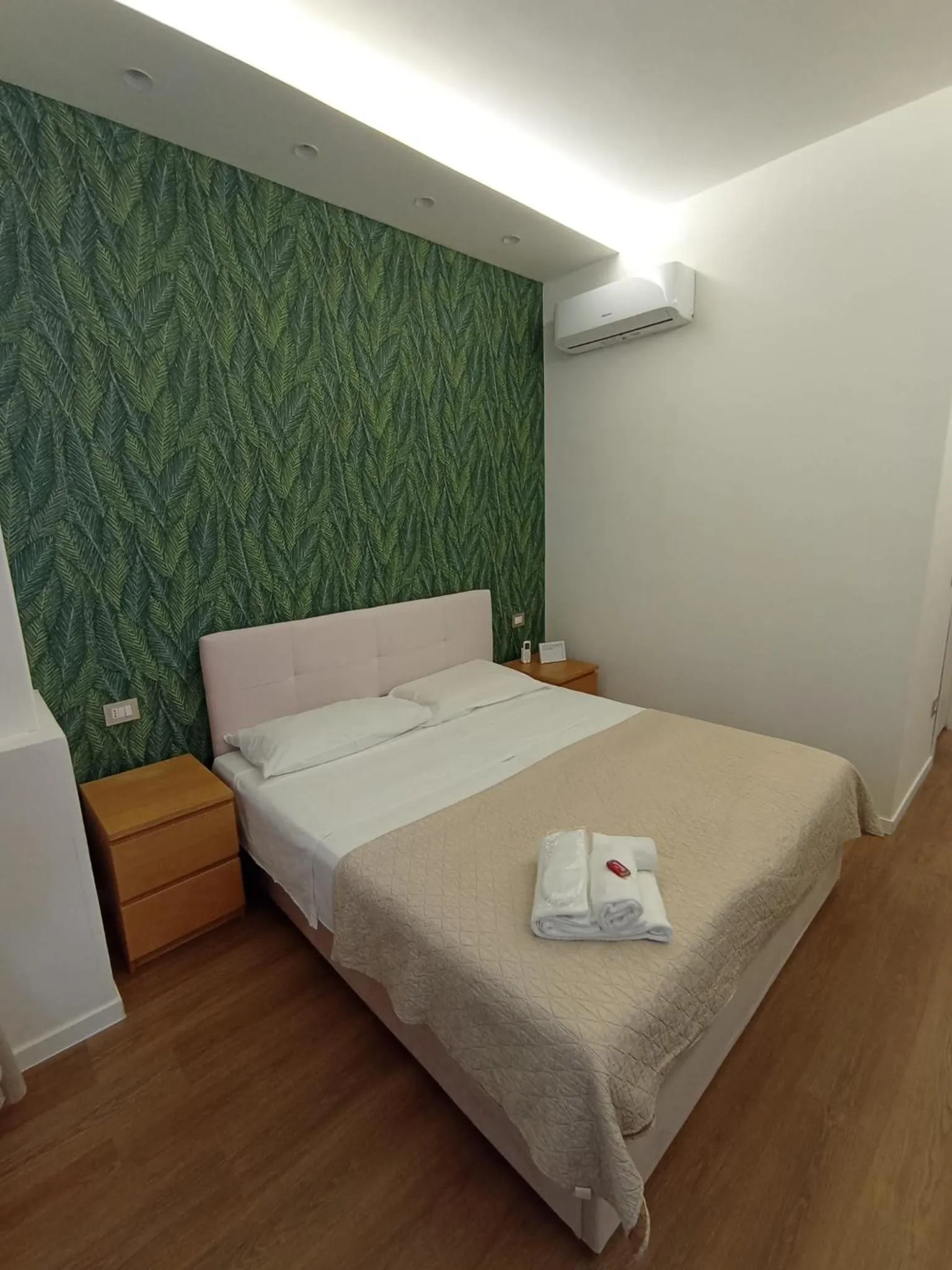 Photo of the whole room, Bed in Tiffany & Babylon Luxury Stay