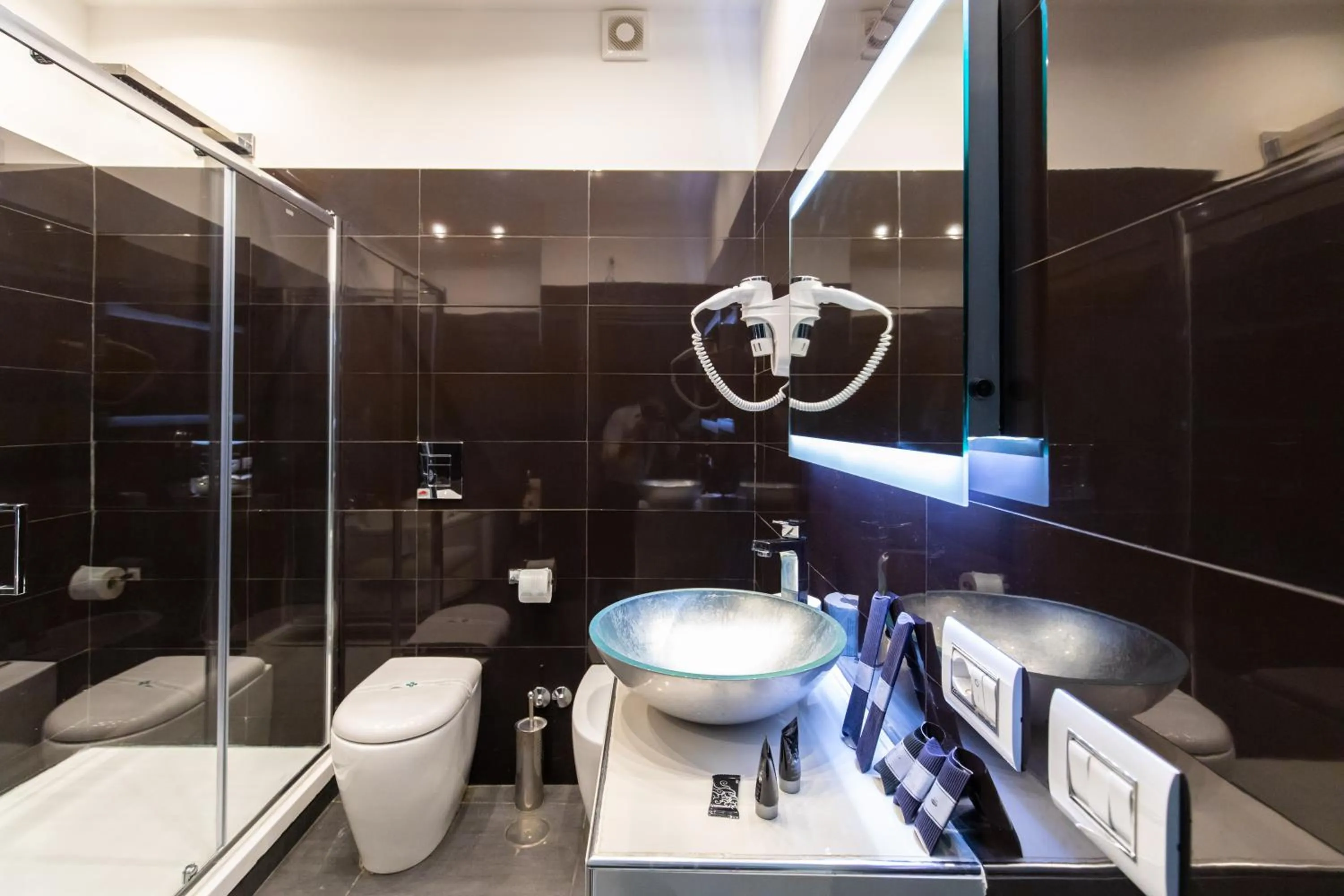 Bathroom in Tiffany & Babylon Luxury Stay