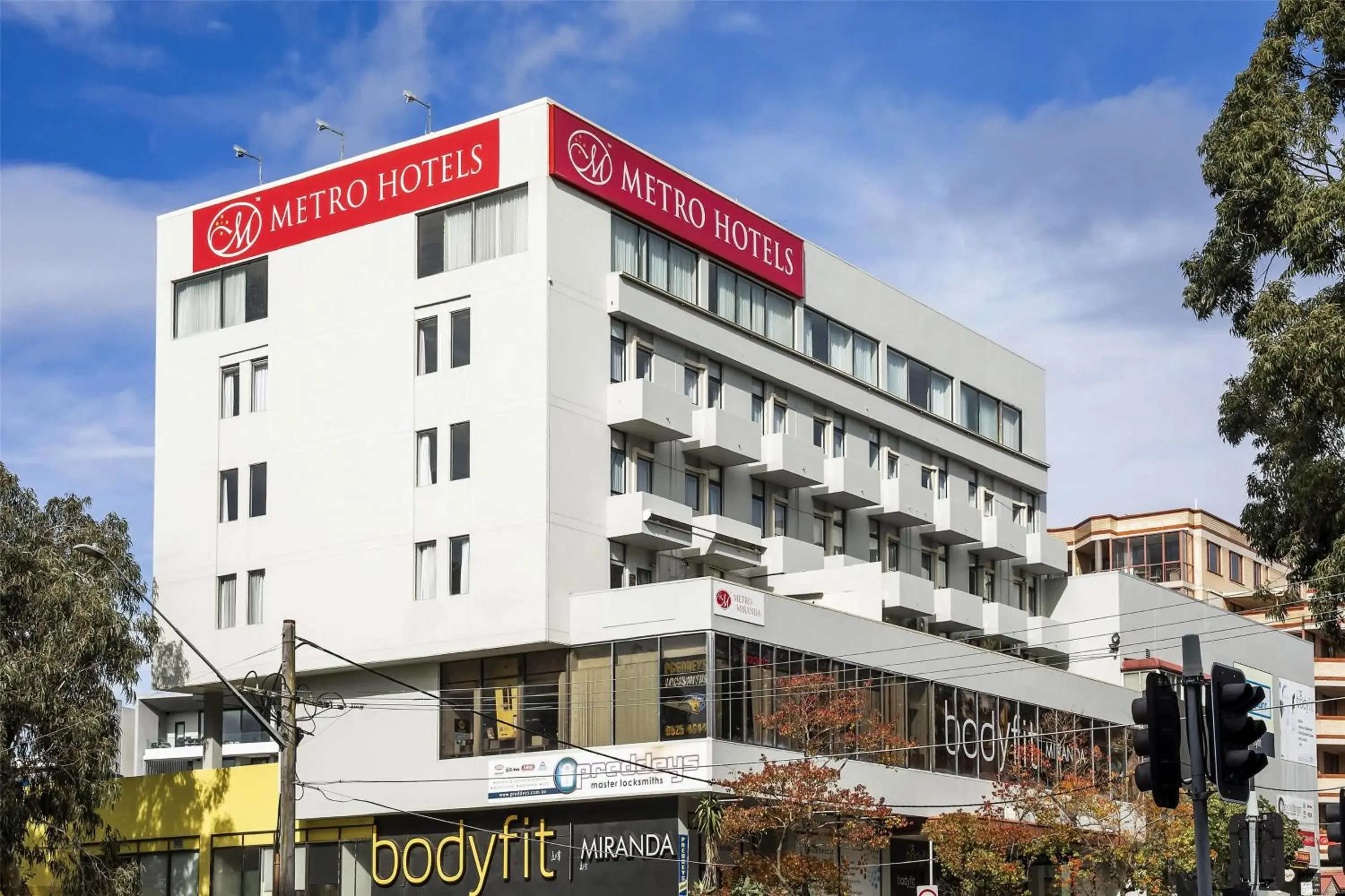 Property building in Metro Hotel Miranda Property building in Metro Hotel Miranda