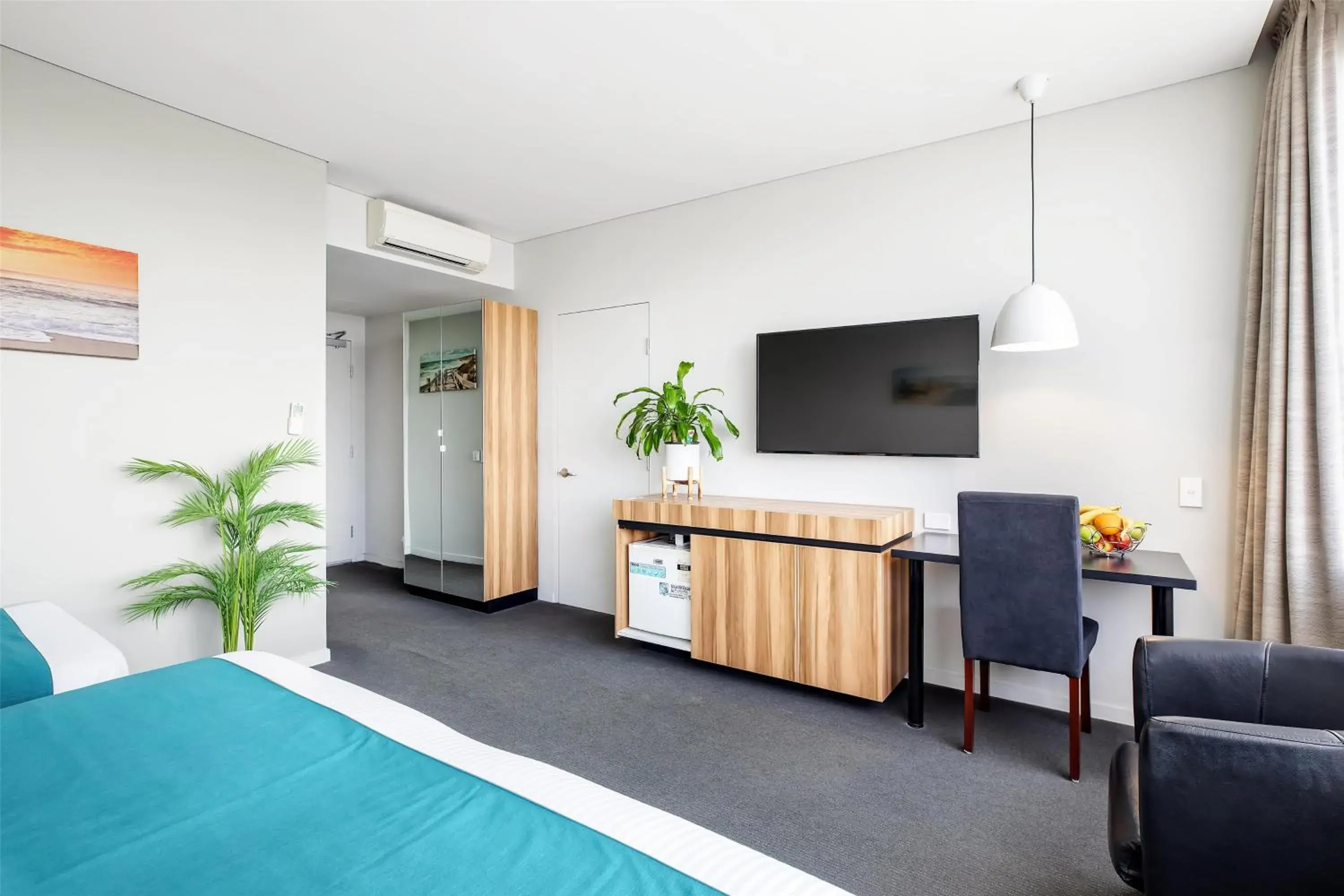 TV and multimedia, Bed in Metro Hotel Miranda TV and multimedia, Bed in Metro Hotel Miranda