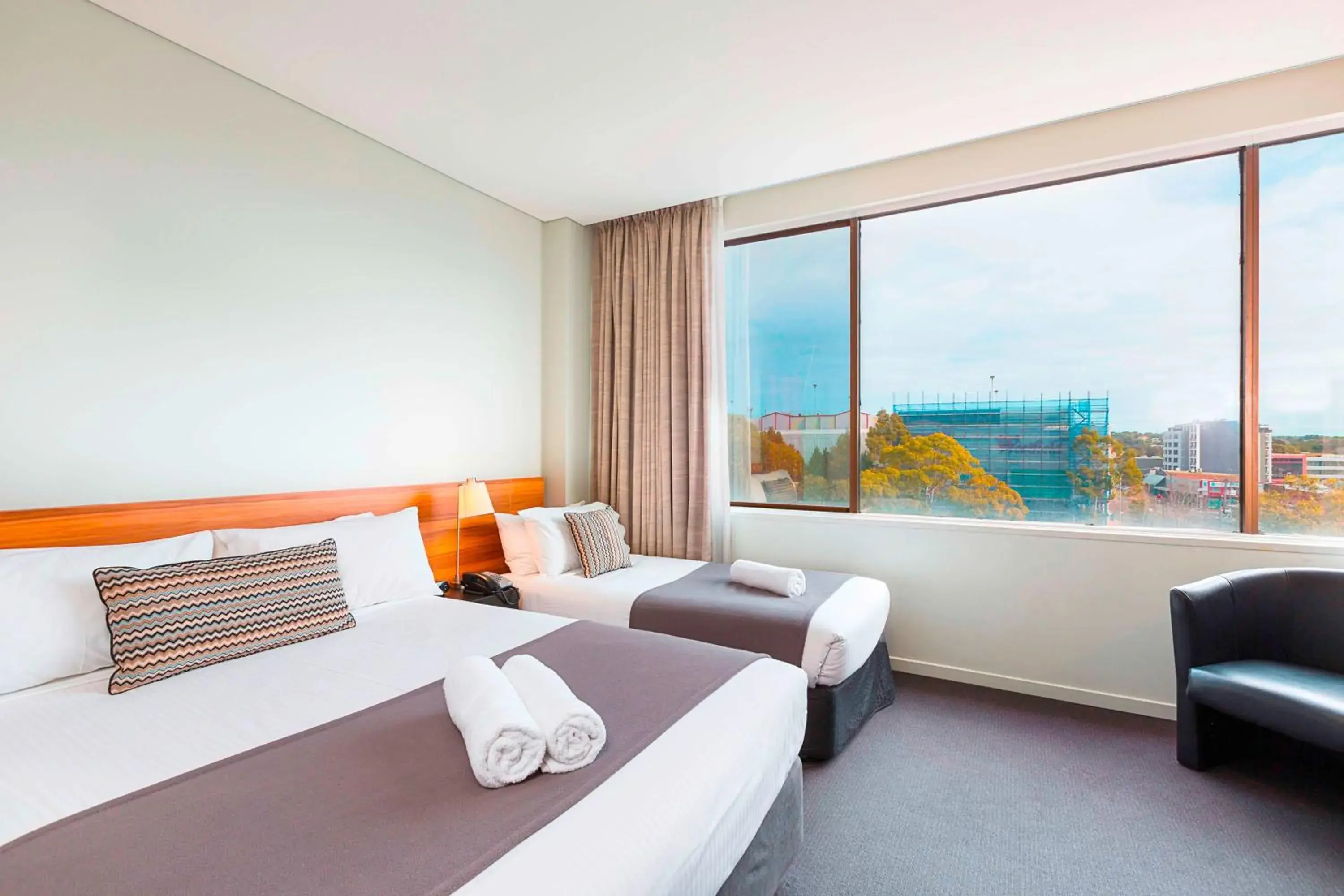 Superior Twin Room in Metro Hotel Miranda Superior Twin Room in Metro Hotel Miranda