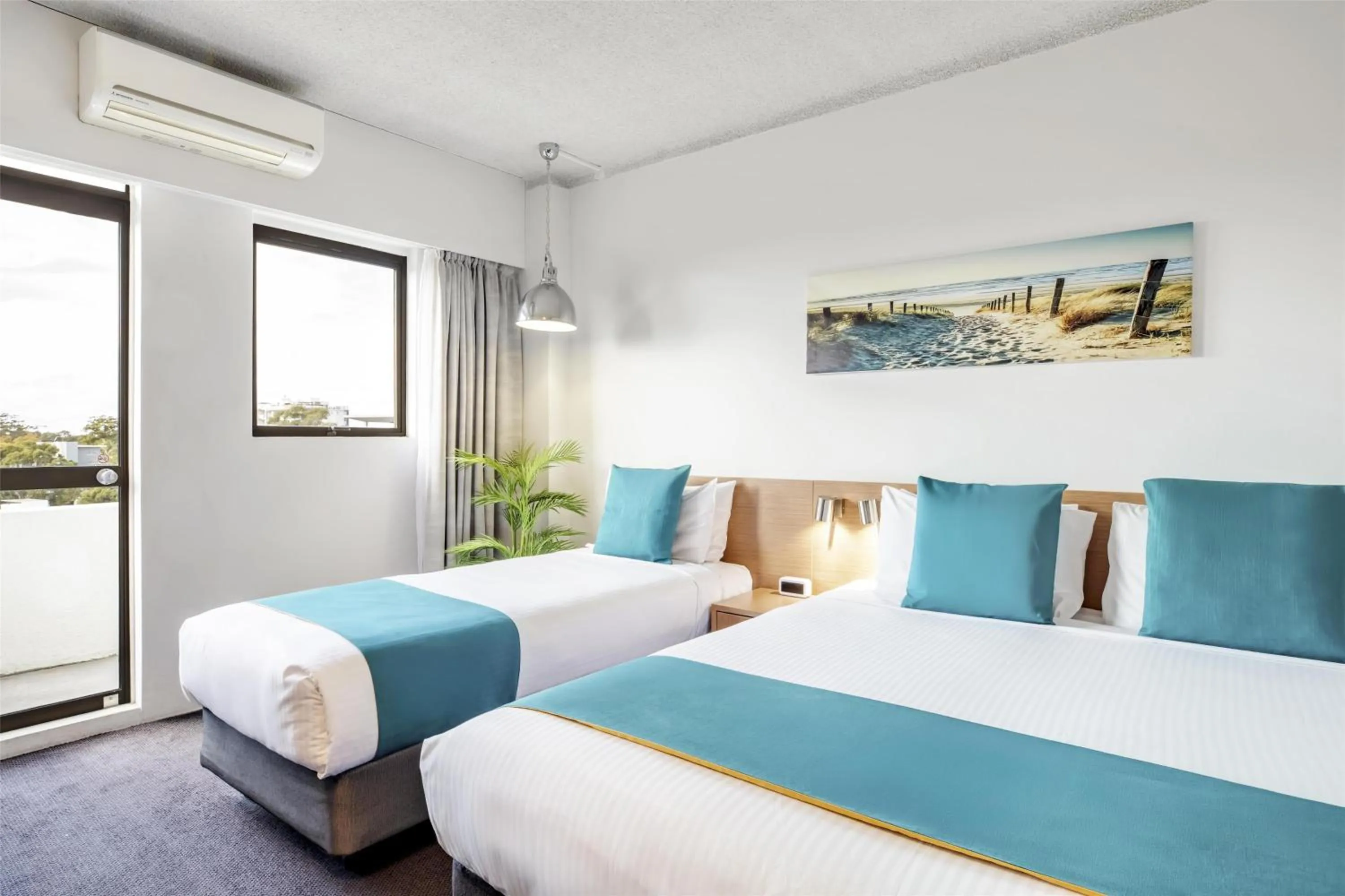 Bed in Metro Hotel Miranda