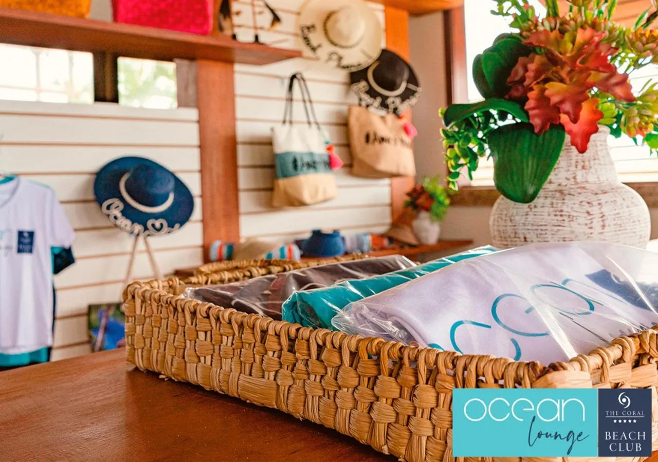 Restaurant/places to eat, Bed in The Coral Beach Resort by Atlantica