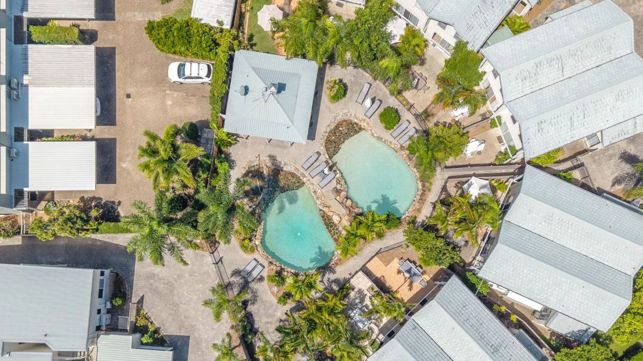 Property building in Skippers Cove Waterfront Resort