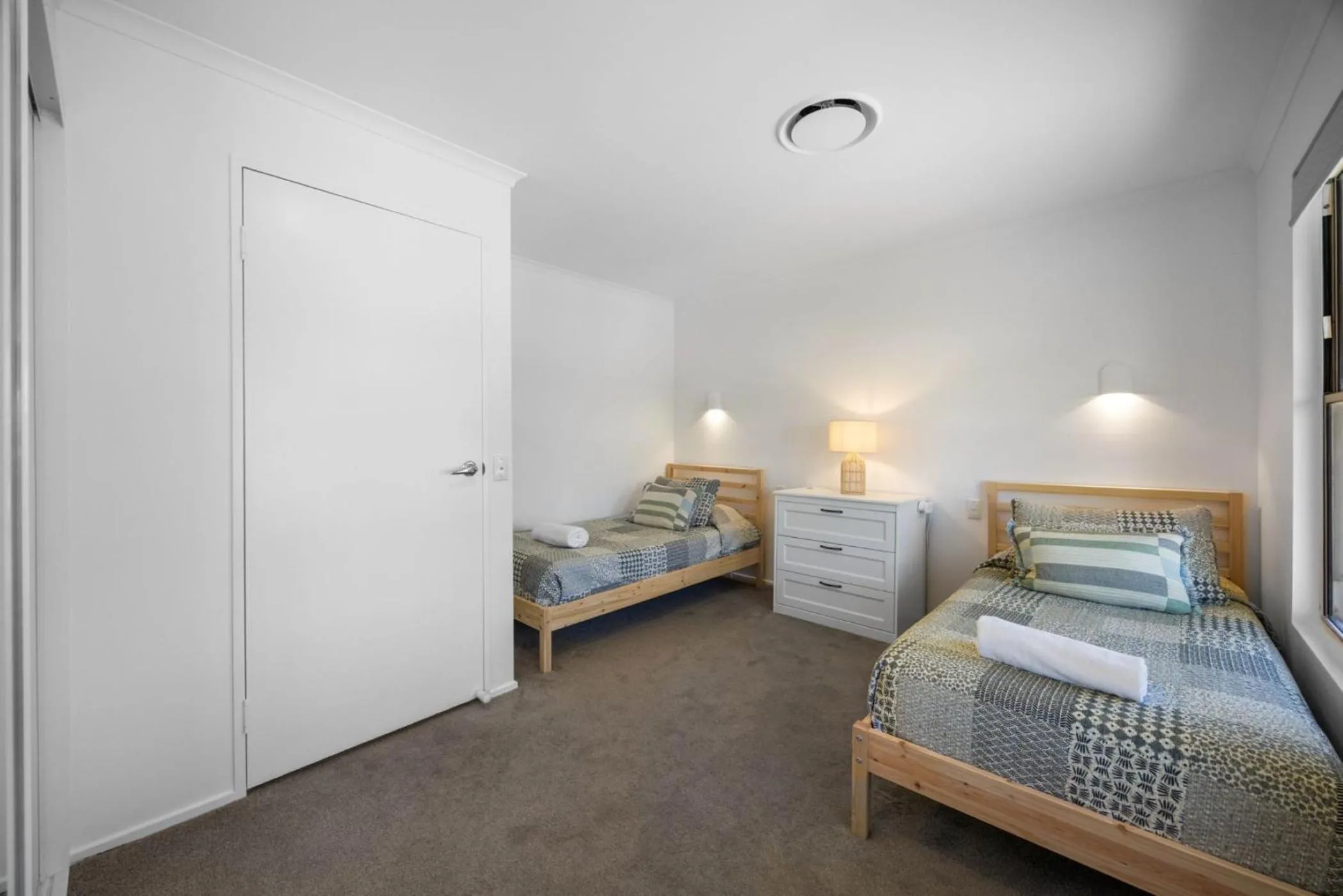 Bed in Skippers Cove Waterfront Resort