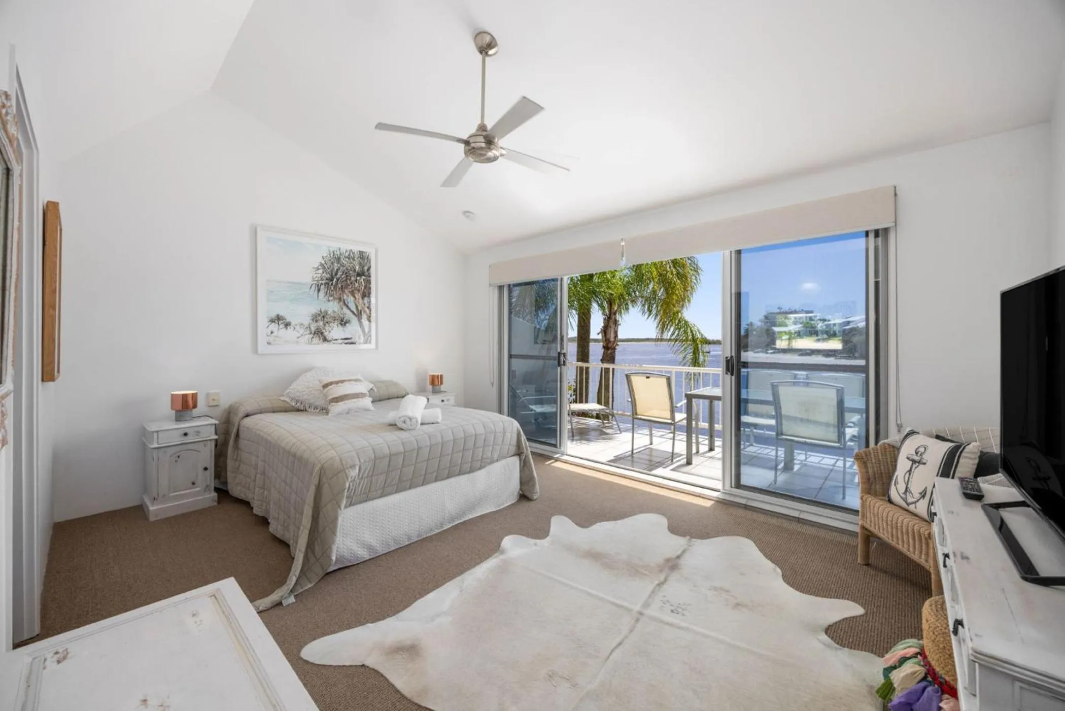 Bed in Skippers Cove Waterfront Resort
