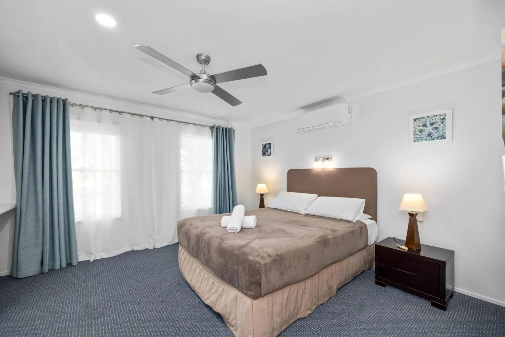 Bed in Skippers Cove Waterfront Resort