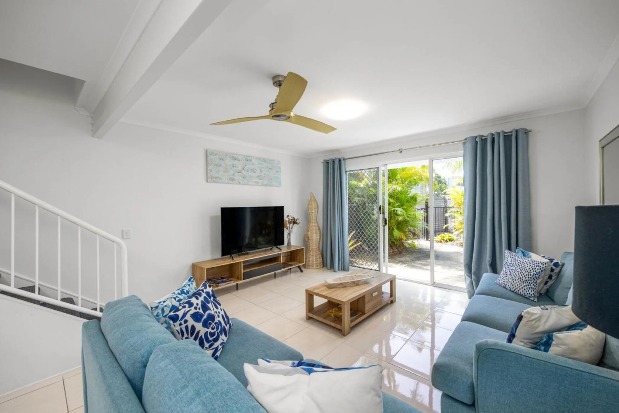 TV and multimedia in Skippers Cove Waterfront Resort