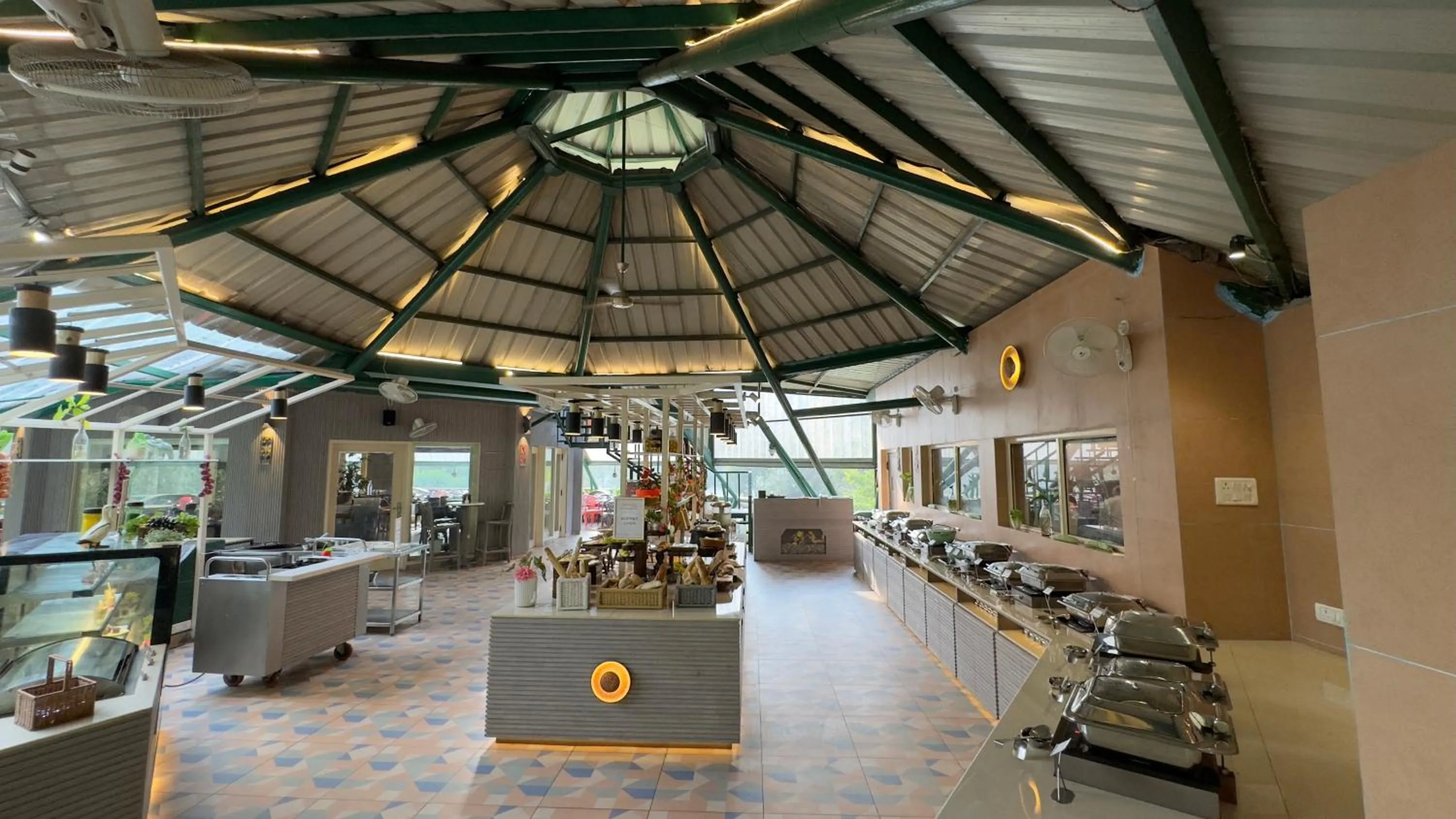 Restaurant/places to eat in The Solluna Resort