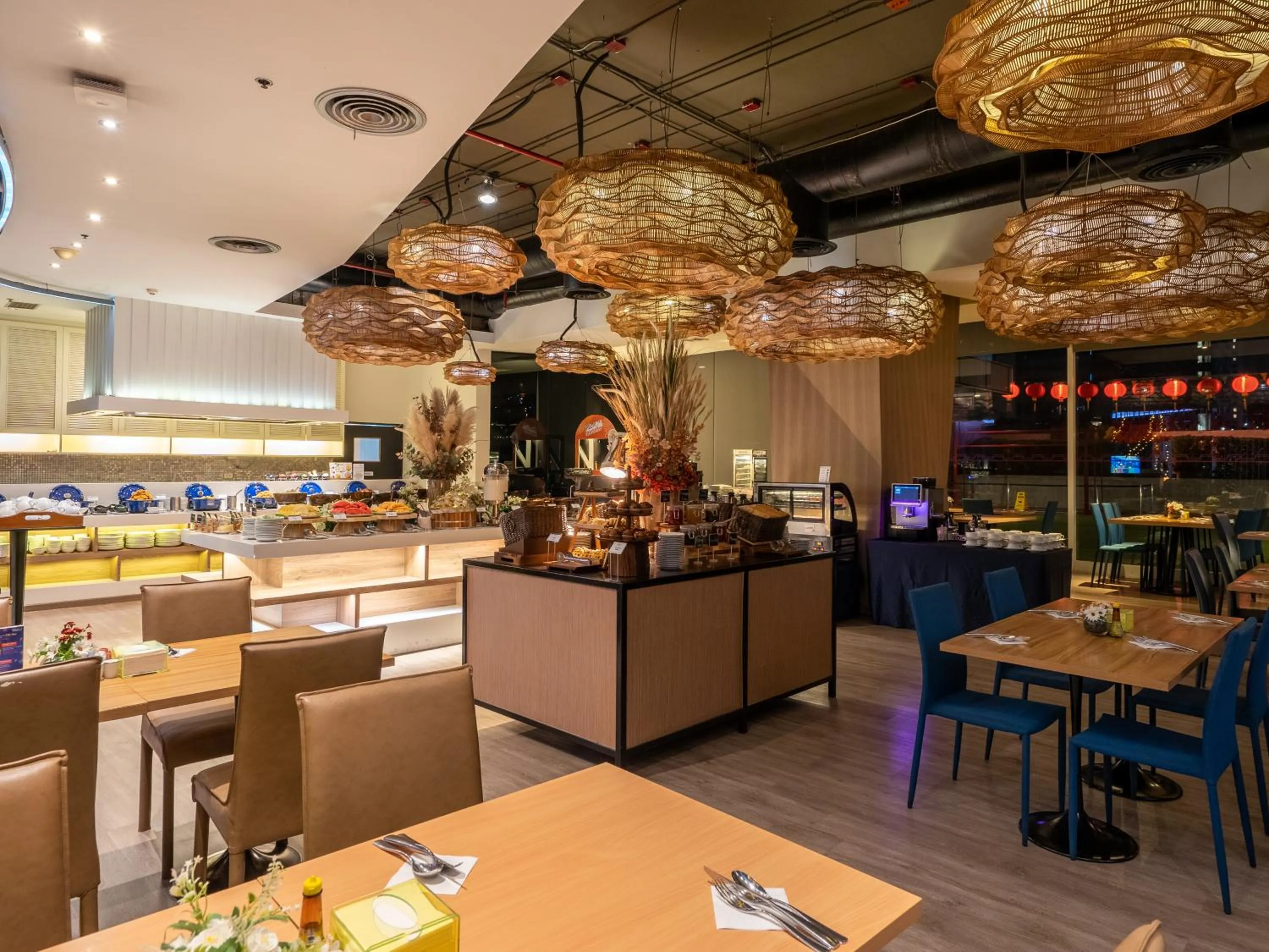 Restaurant/places to eat in VELA Dhi GLOW Pratunam