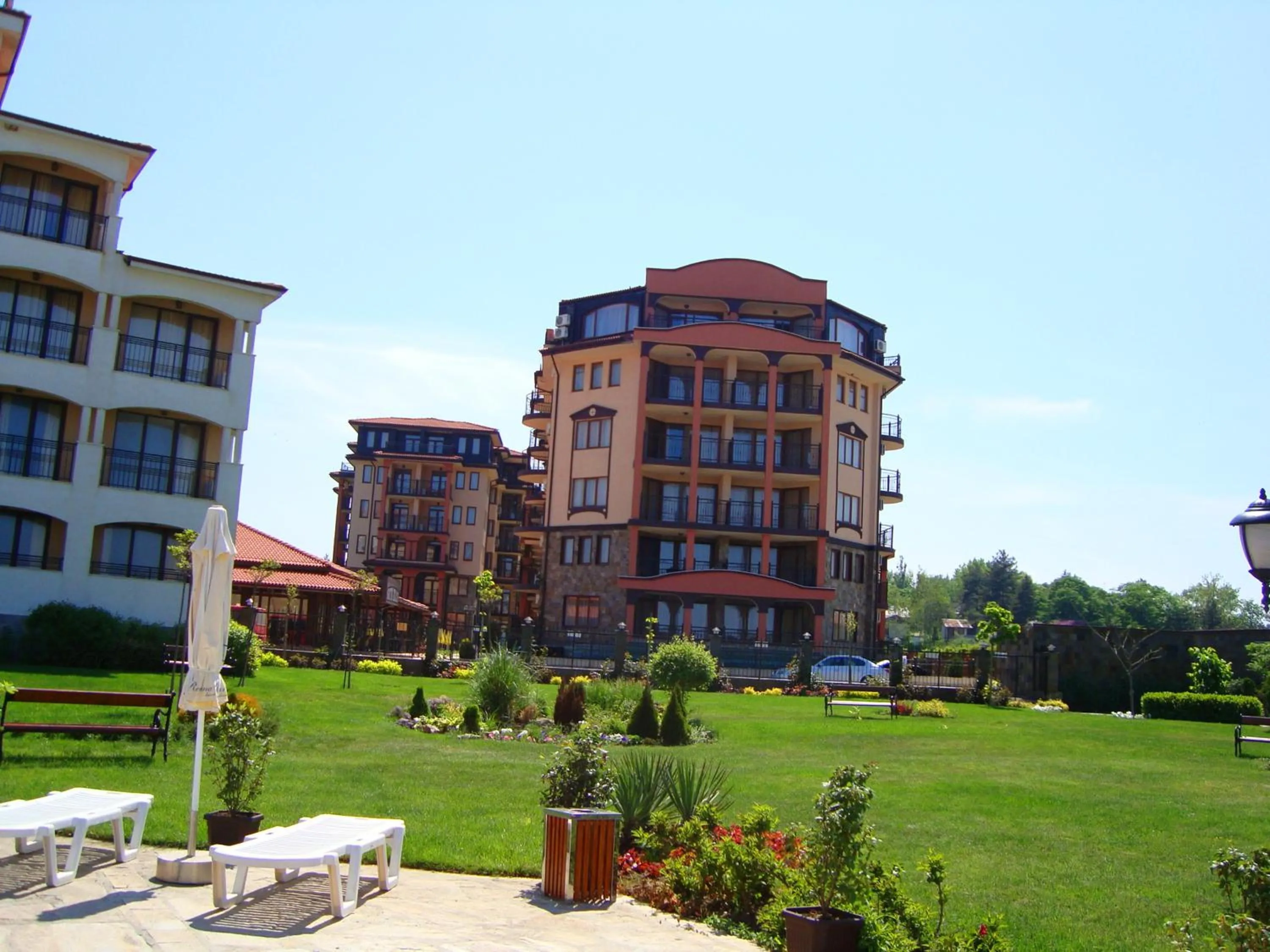 Garden in Menada Nestinarka Apartments