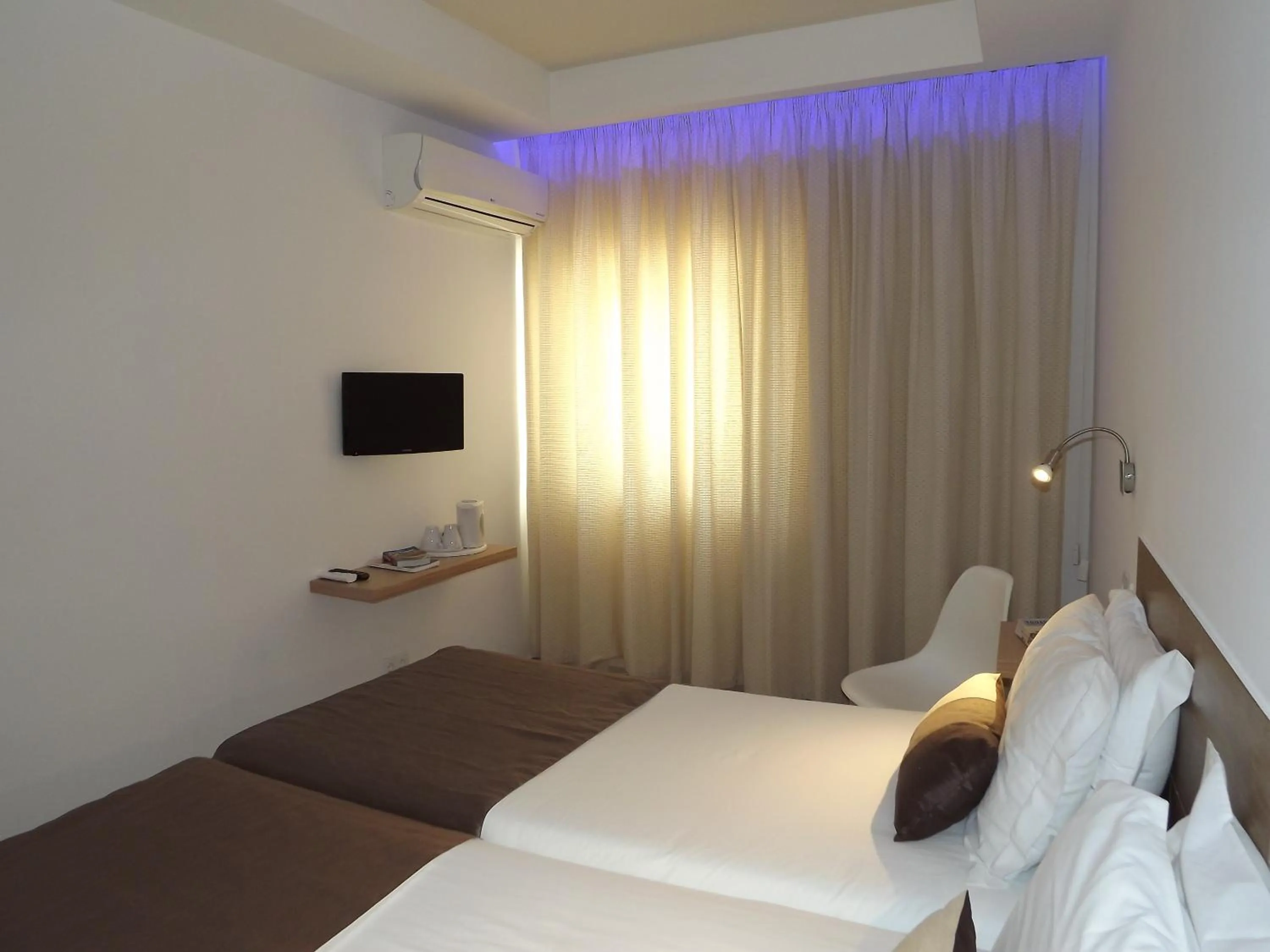 Photo of the whole room in Hotel Mar Azul