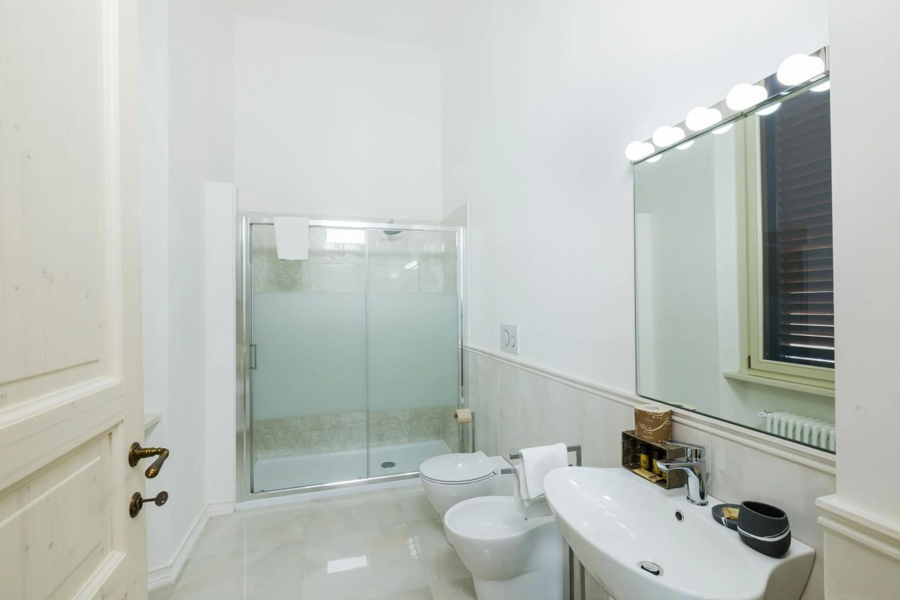 Shower in VRooms All'Angolo Del Duomo