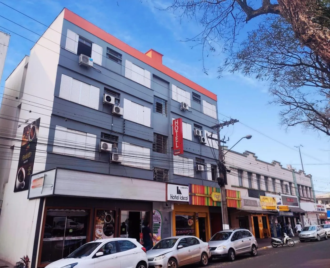 Facade/entrance in Hotel Ideal