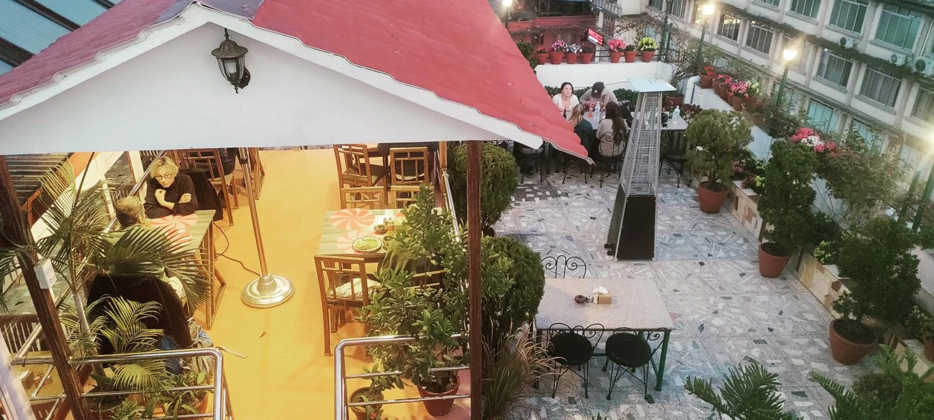 Restaurant/places to eat in Hotel Nepalaya