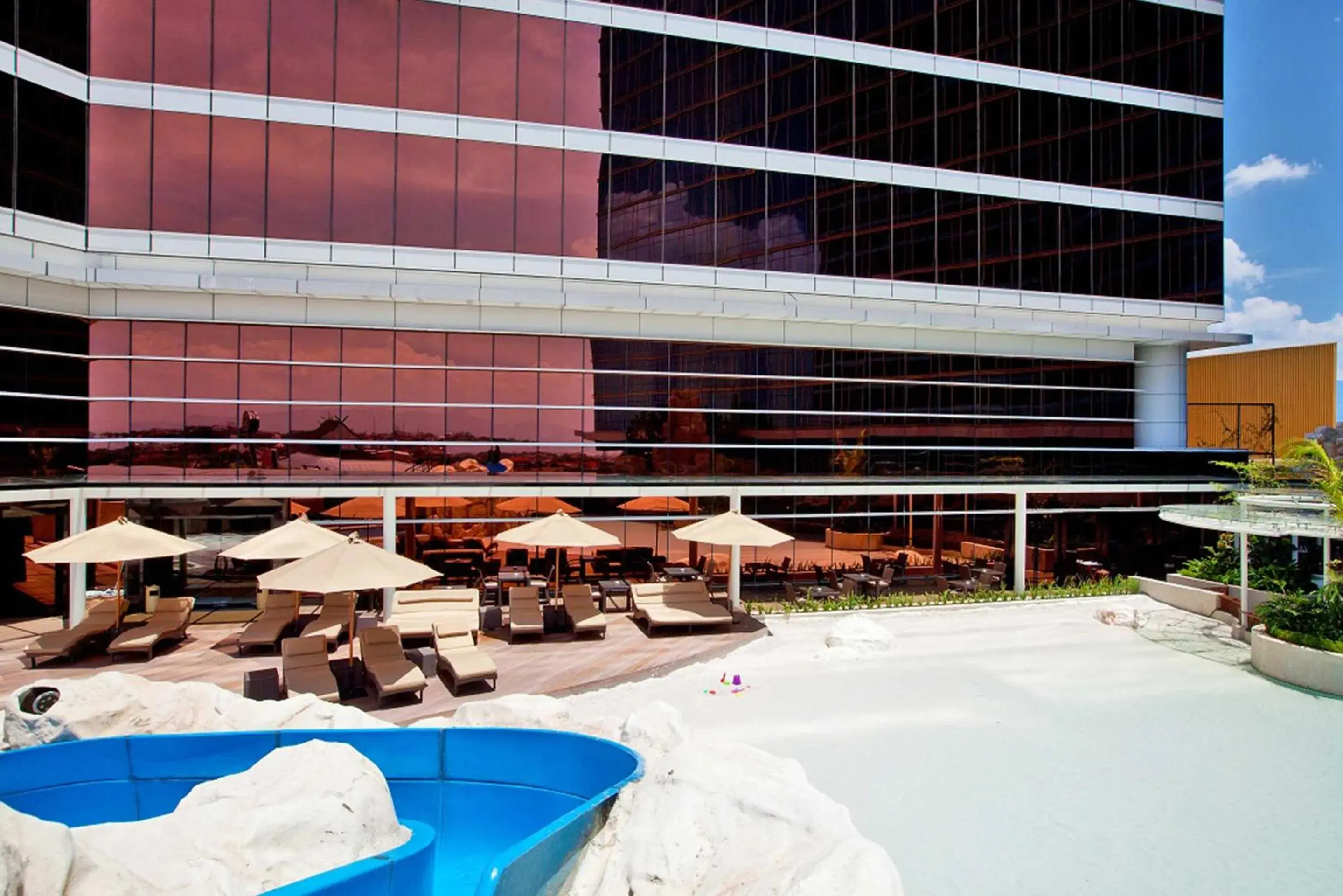 Swimming pool in The Trans Luxury Hotel Bandung Swimming pool in The Trans Luxury Hotel Bandung