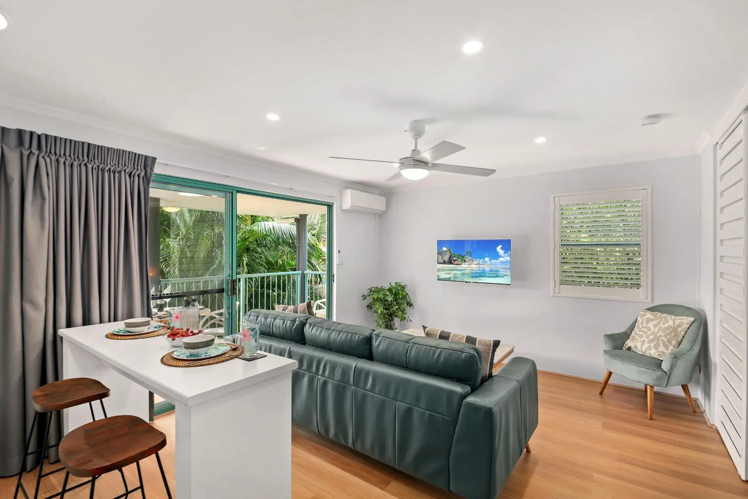 Living room in Chez Noosa Holiday Apartments Living room in Chez Noosa Holiday Apartments