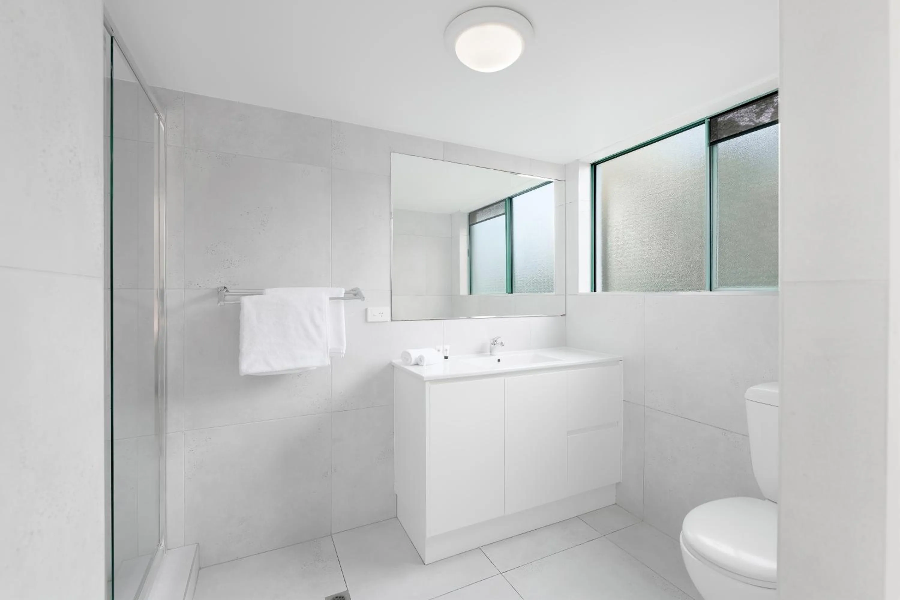 Toilet in Chez Noosa Holiday Apartments