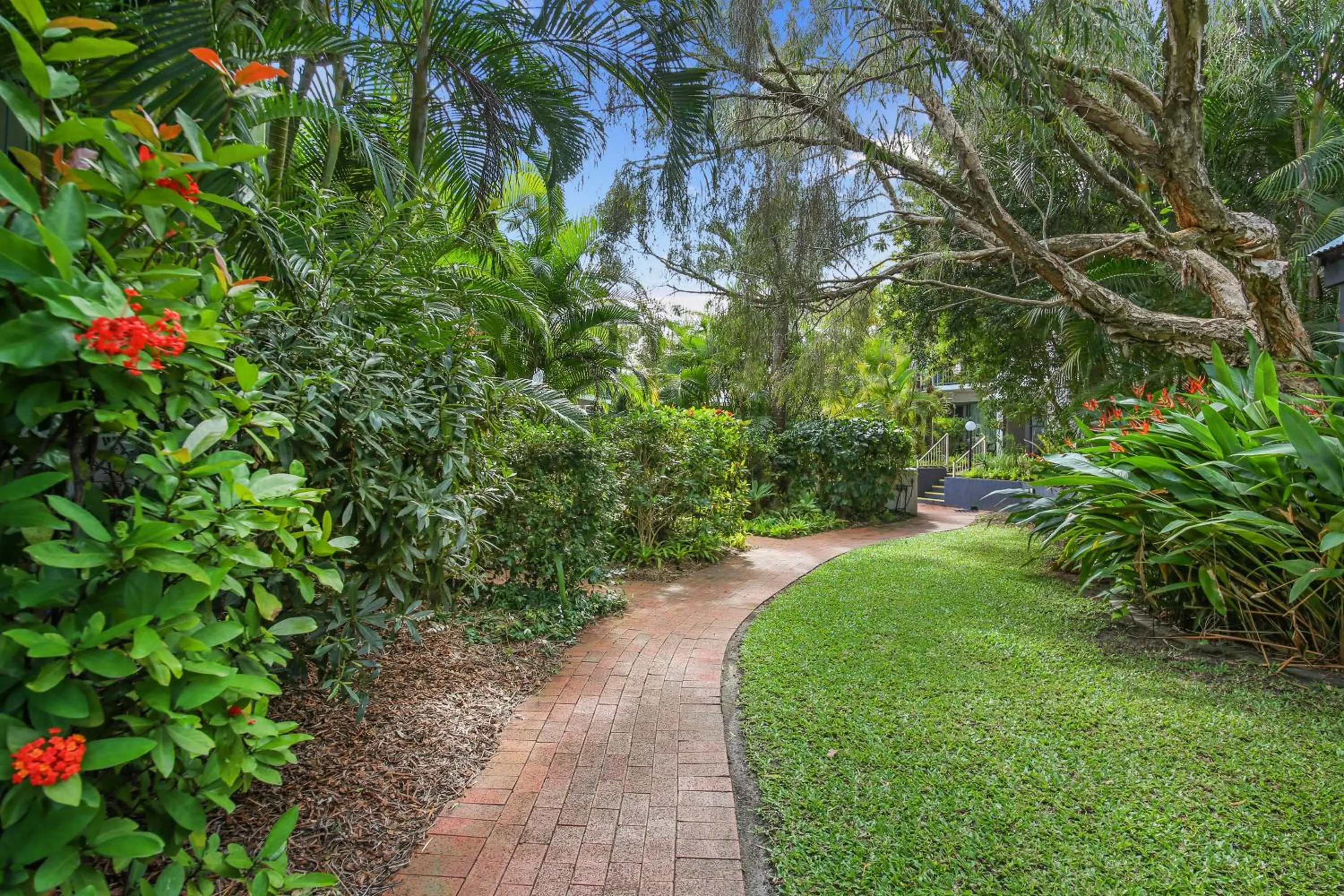 Garden in Chez Noosa Holiday Apartments