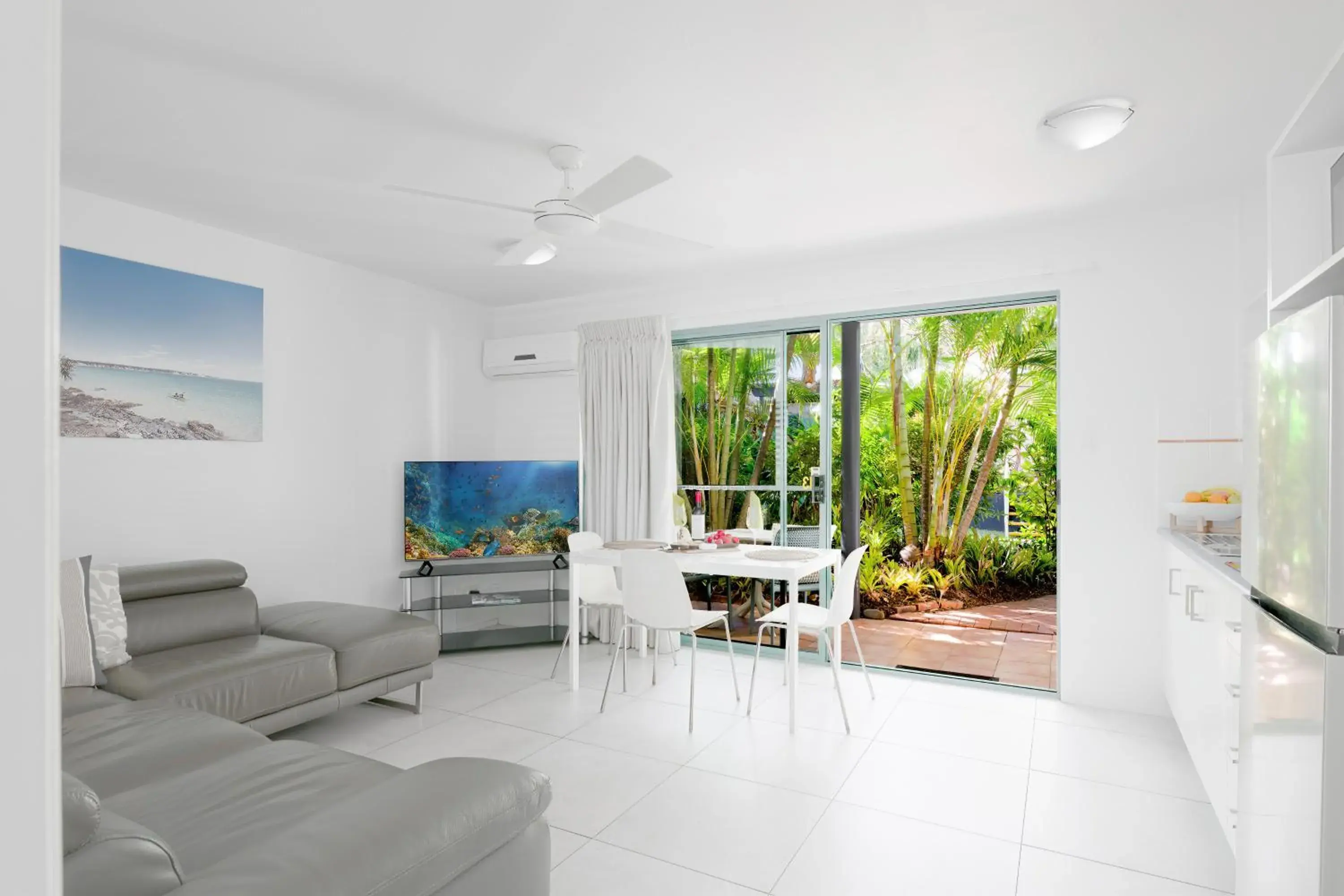 Seating area in Chez Noosa Holiday Apartments Seating area in Chez Noosa Holiday Apartments