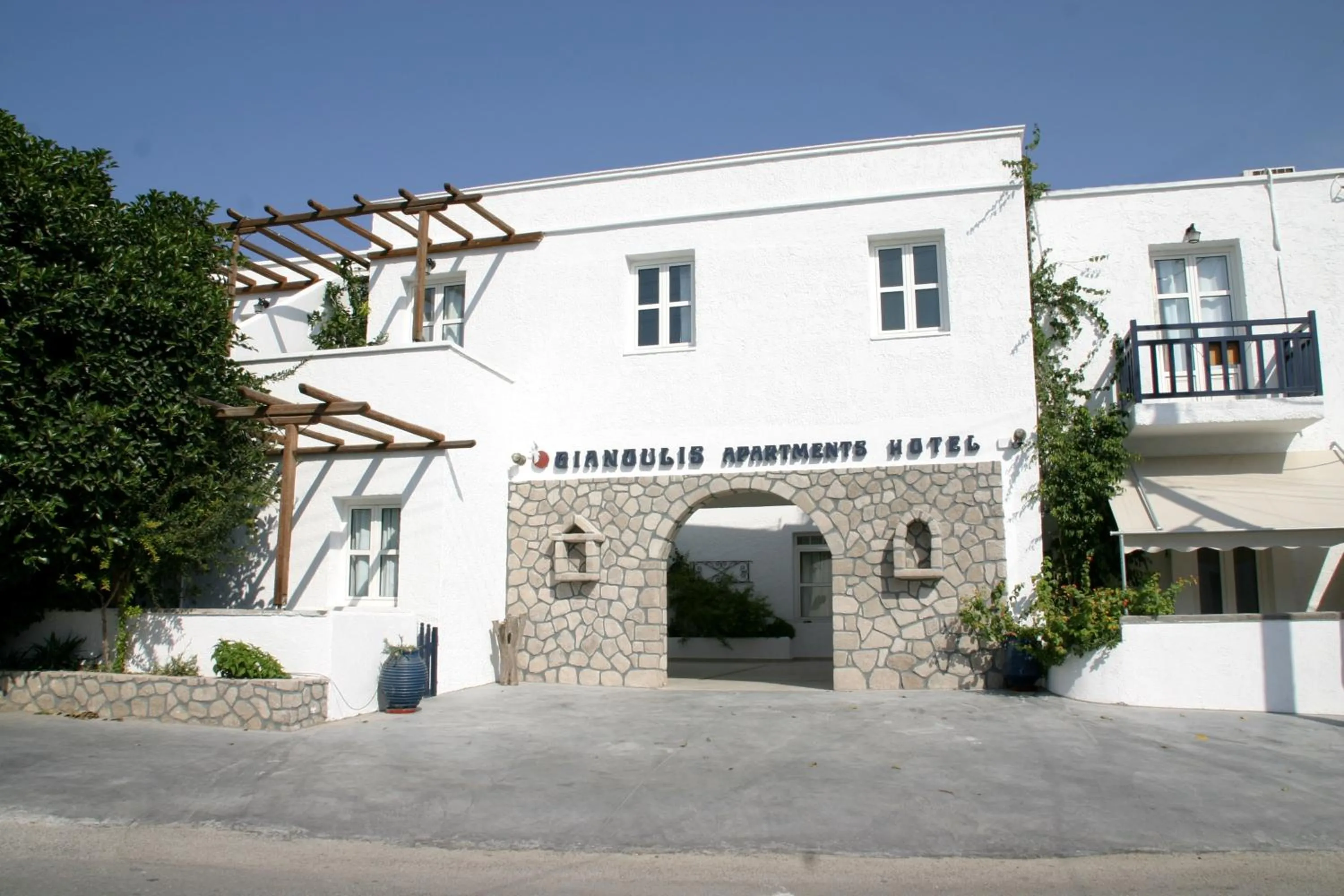 Facade/entrance in Giannoulis Hotel