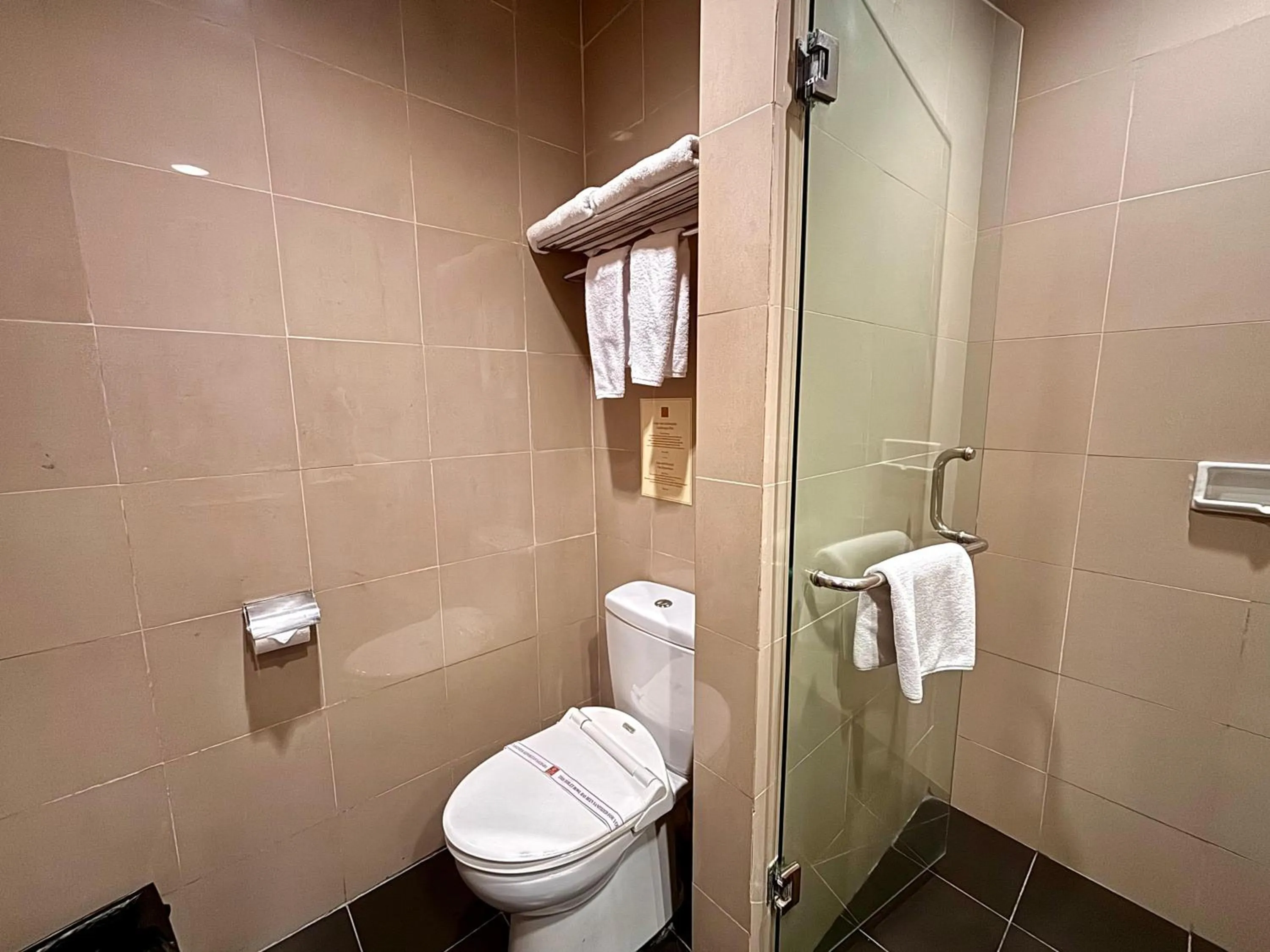 Shower in Manado Quality Hotel