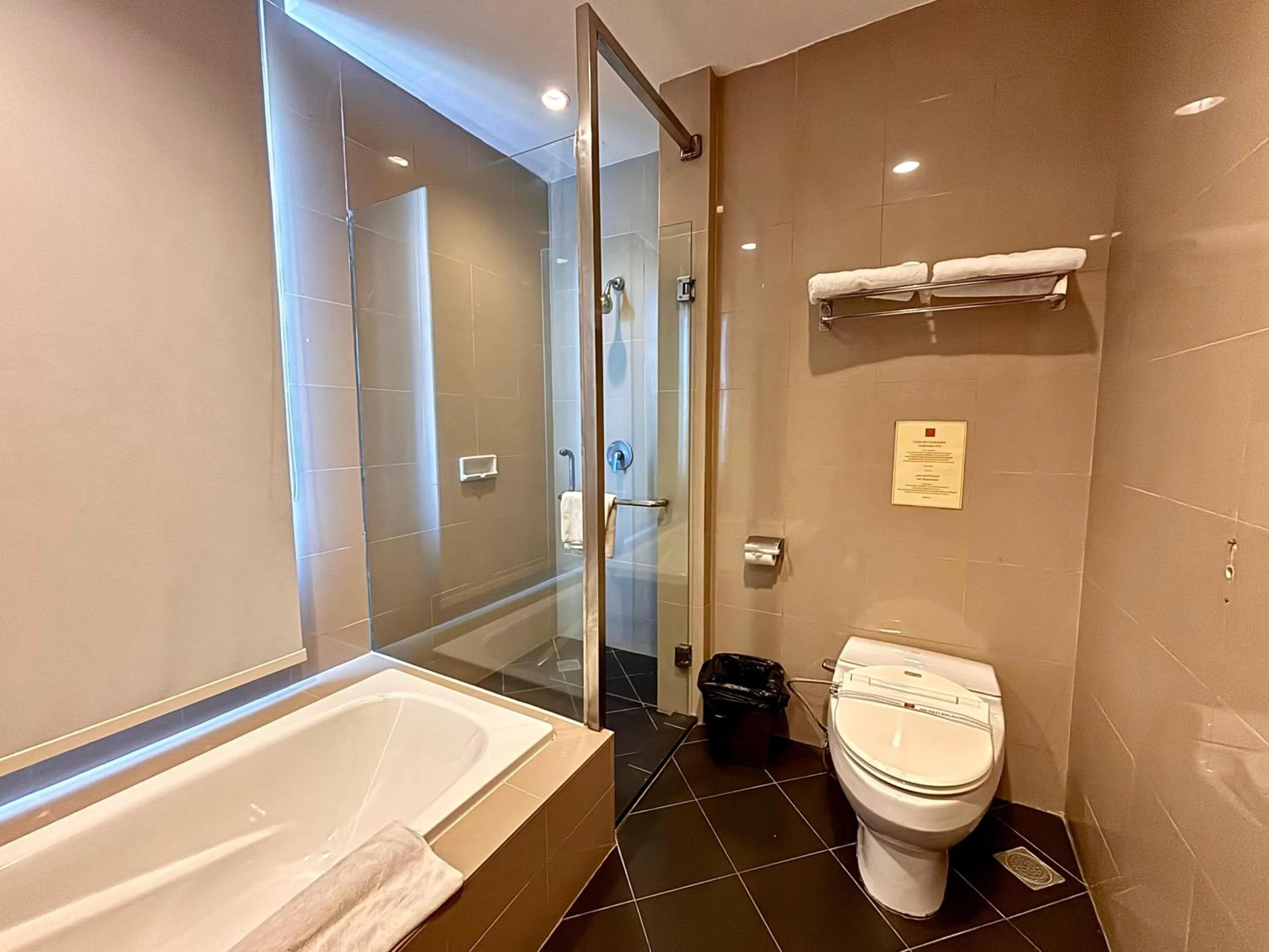 Shower in Manado Quality Hotel