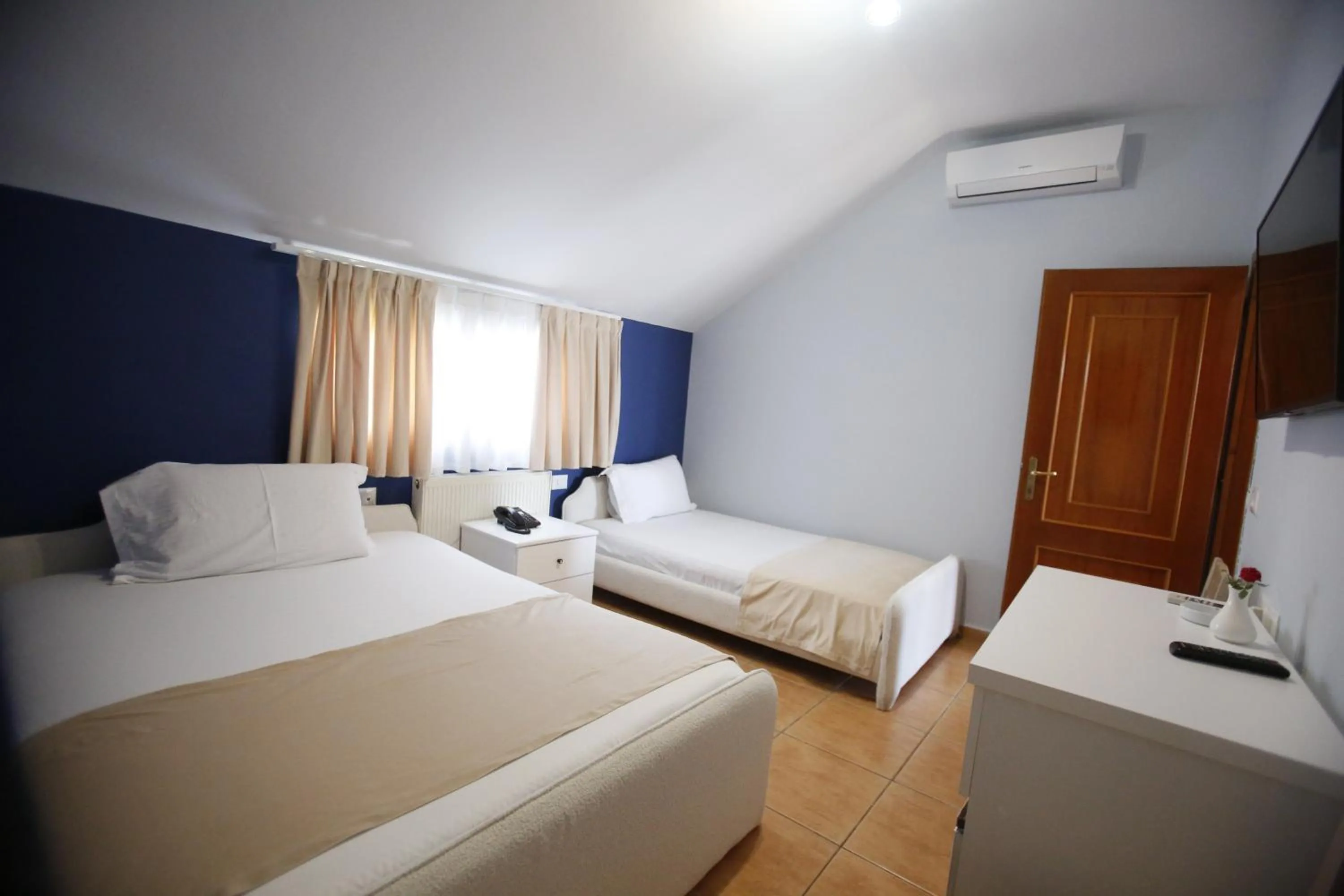 Bed in Hotel Akropoli