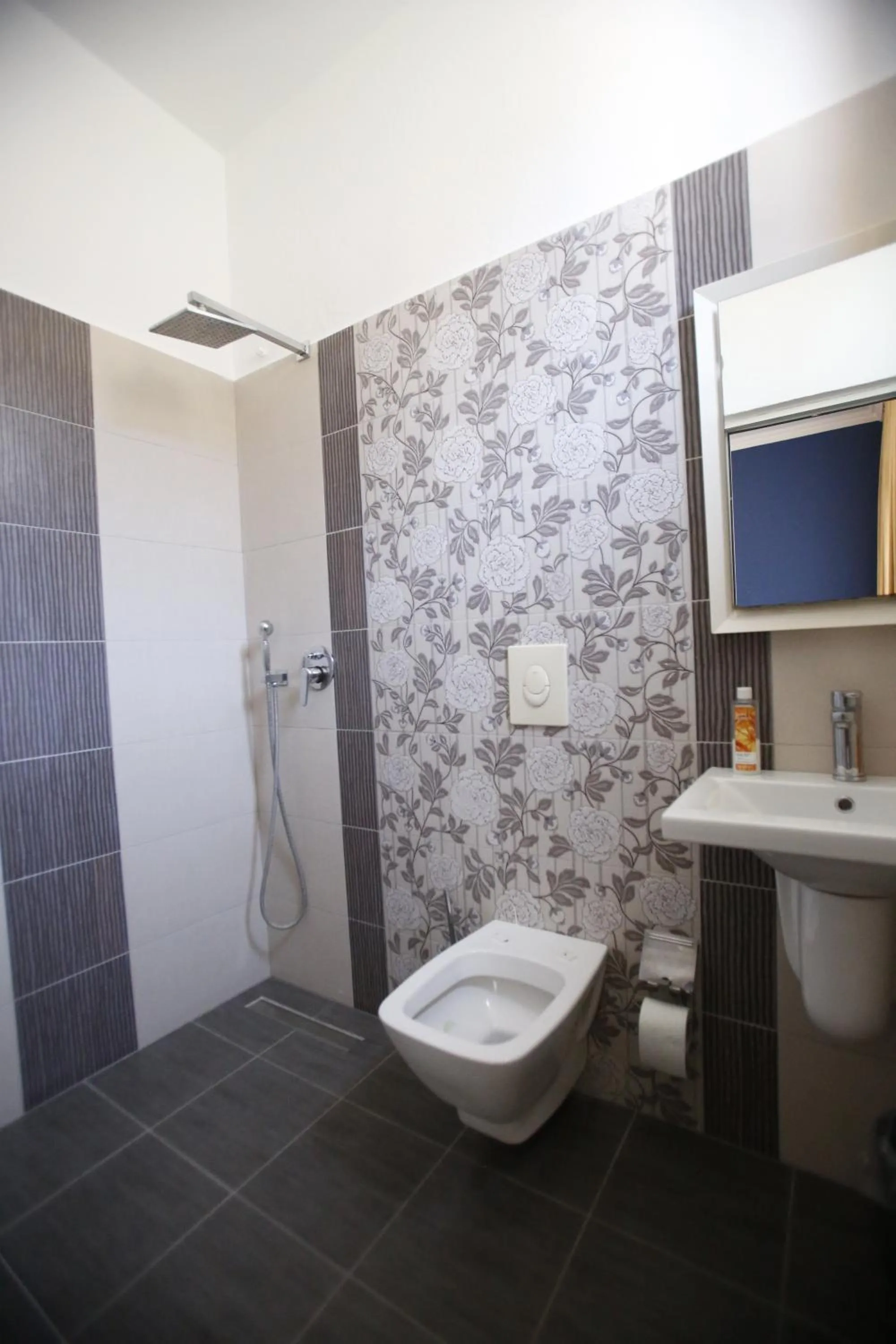 Shower in Hotel Akropoli
