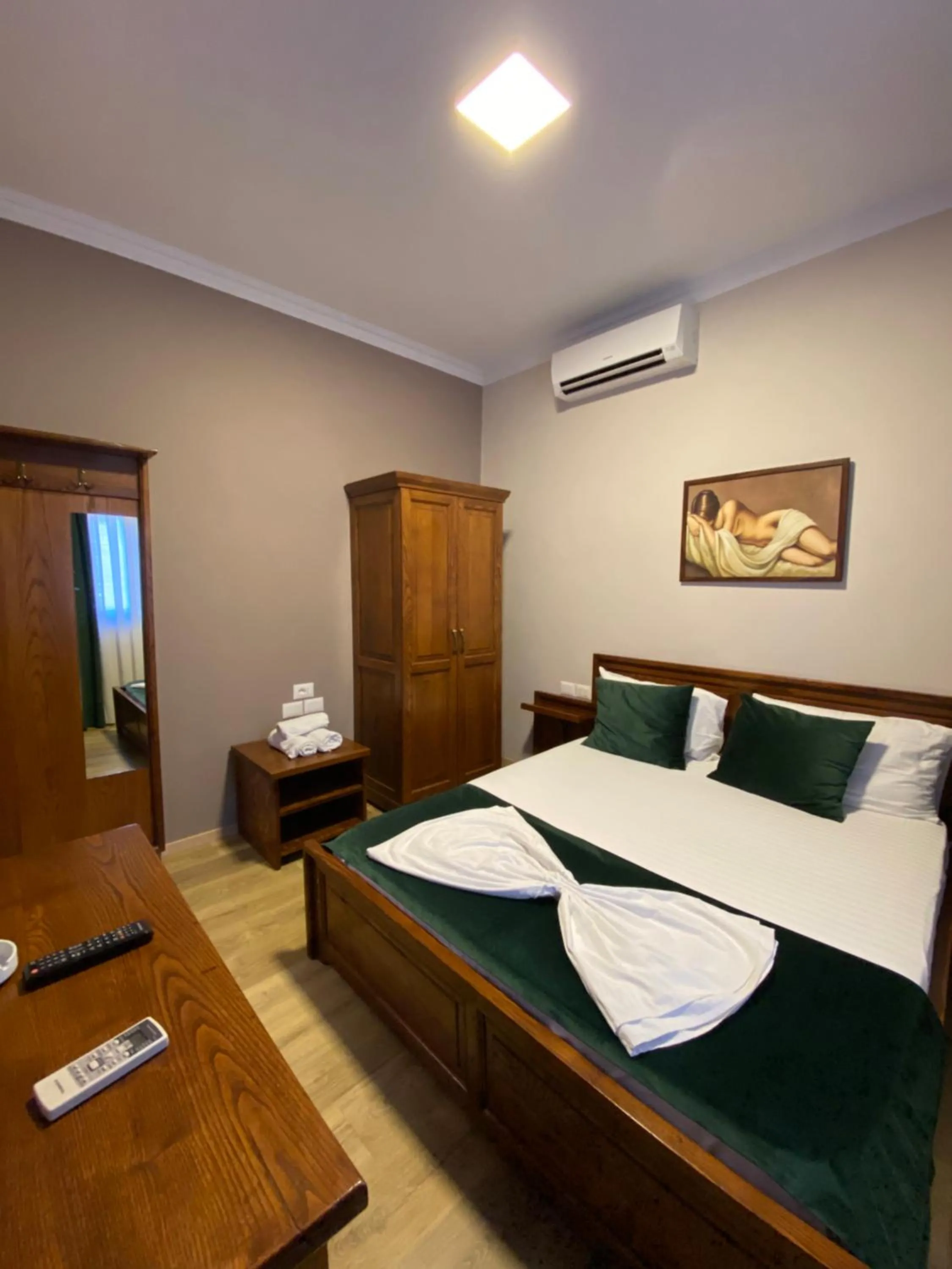 Bed in Hotel Akropoli