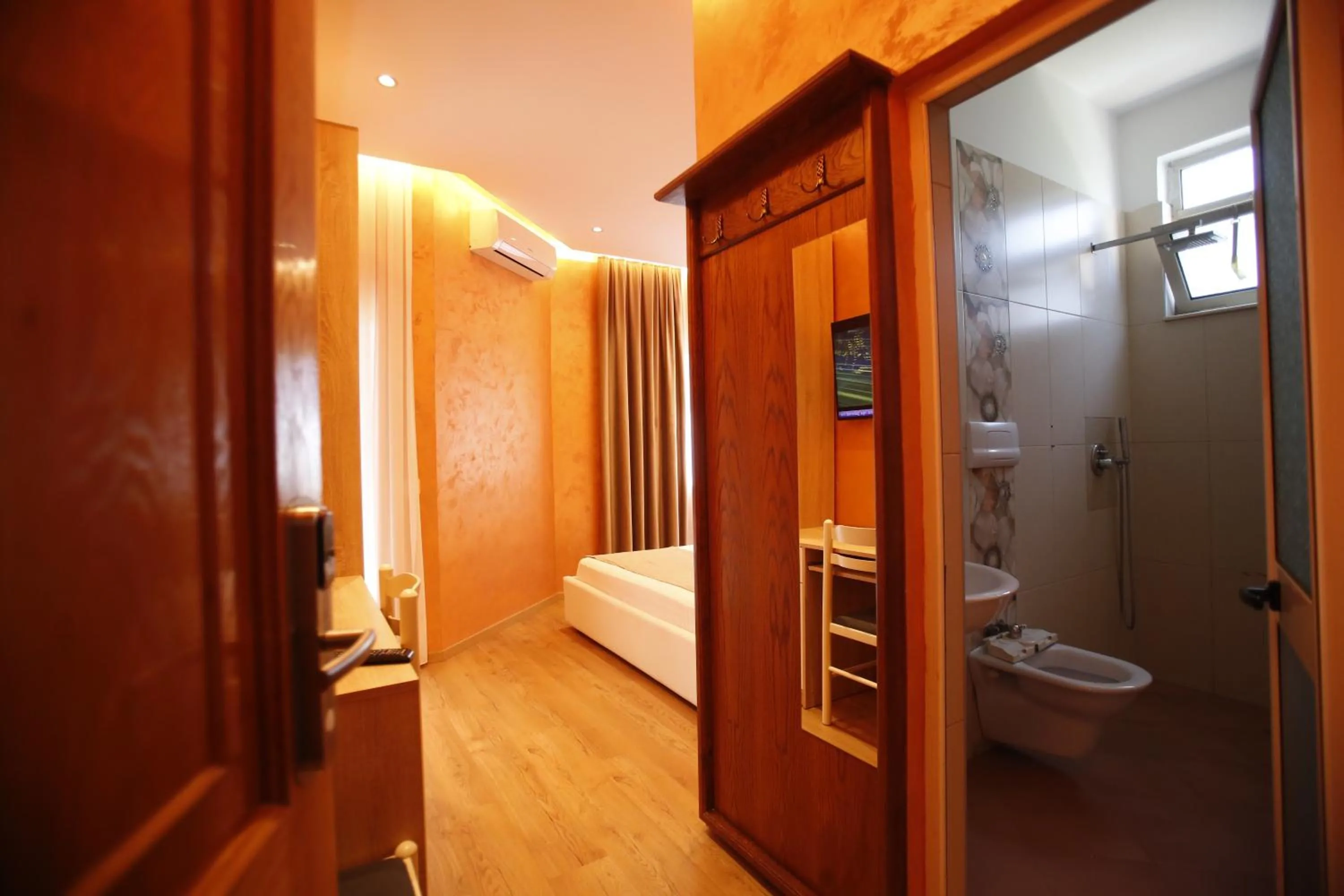 Shower in Hotel Akropoli