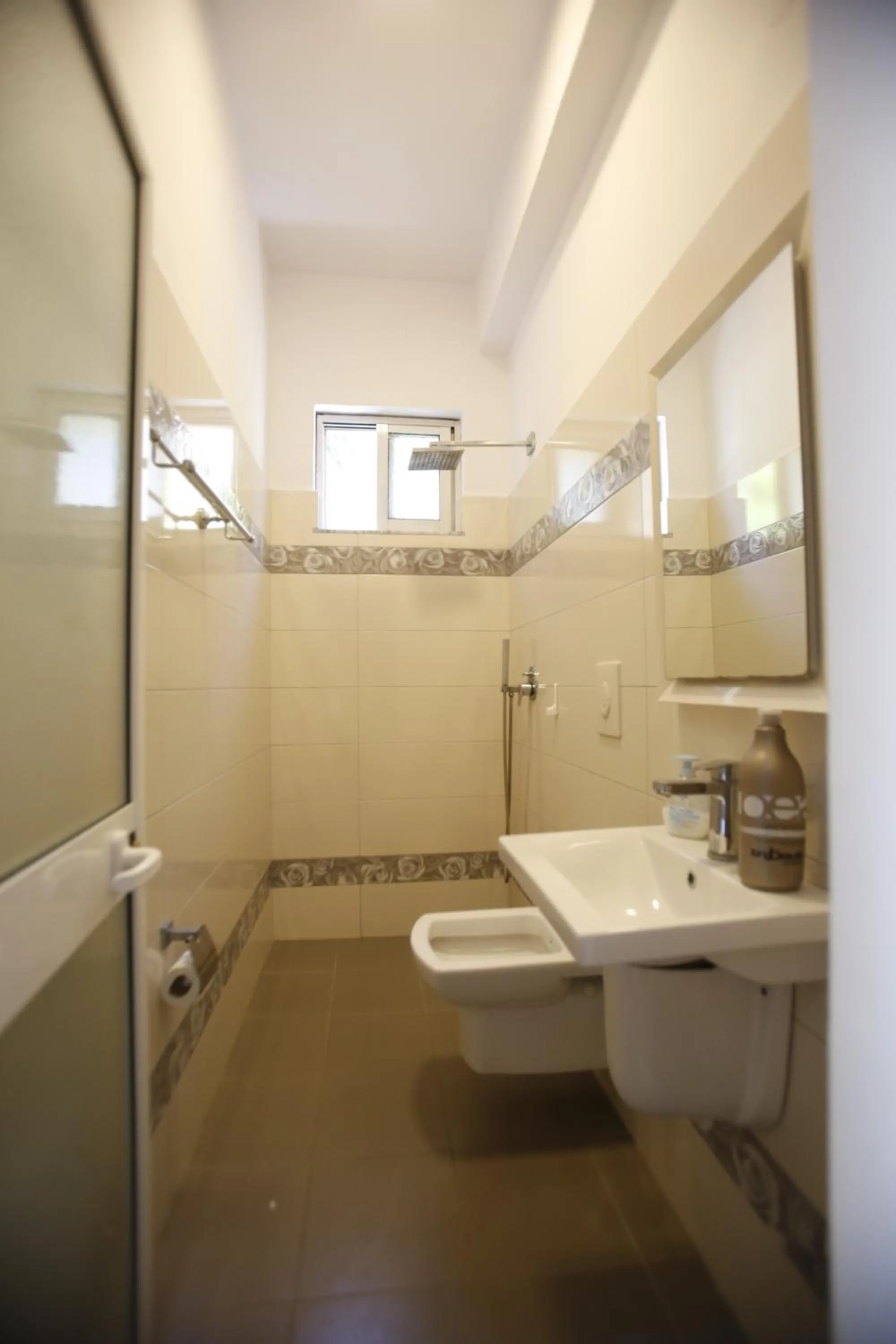 Shower in Hotel Akropoli