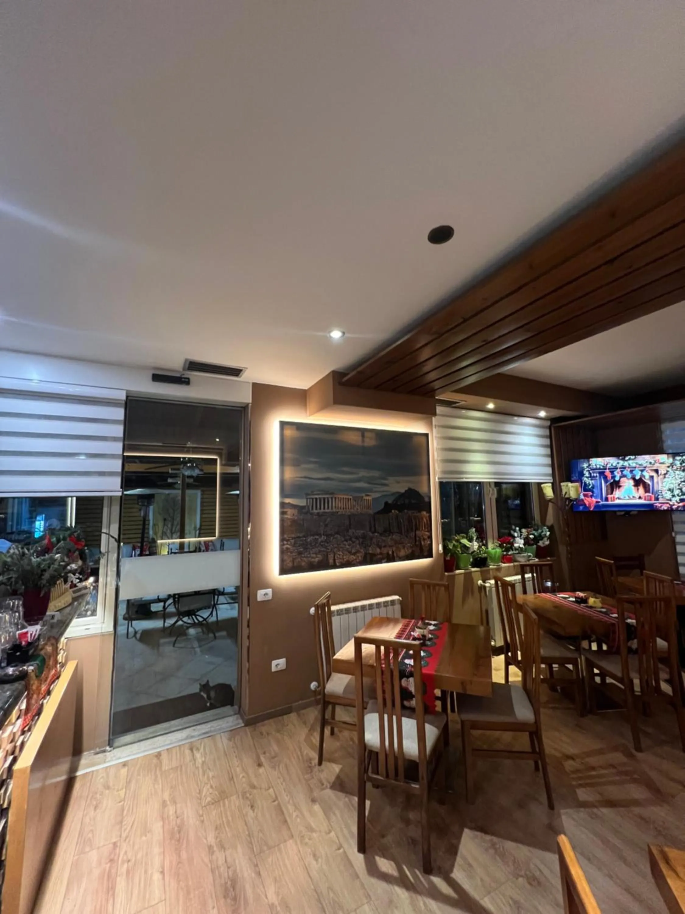 Restaurant/places to eat in Hotel Akropoli