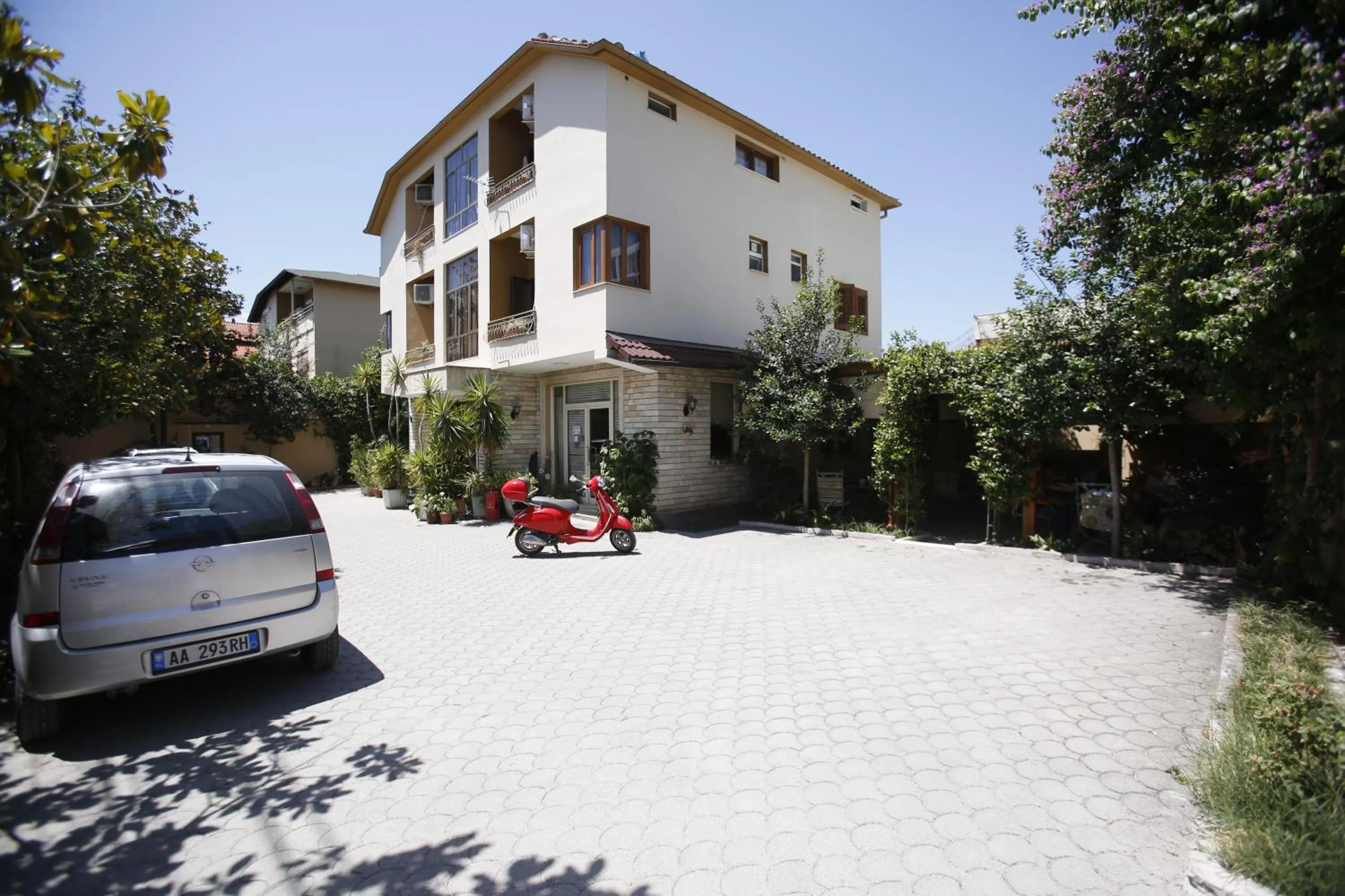 Property building in Hotel Akropoli