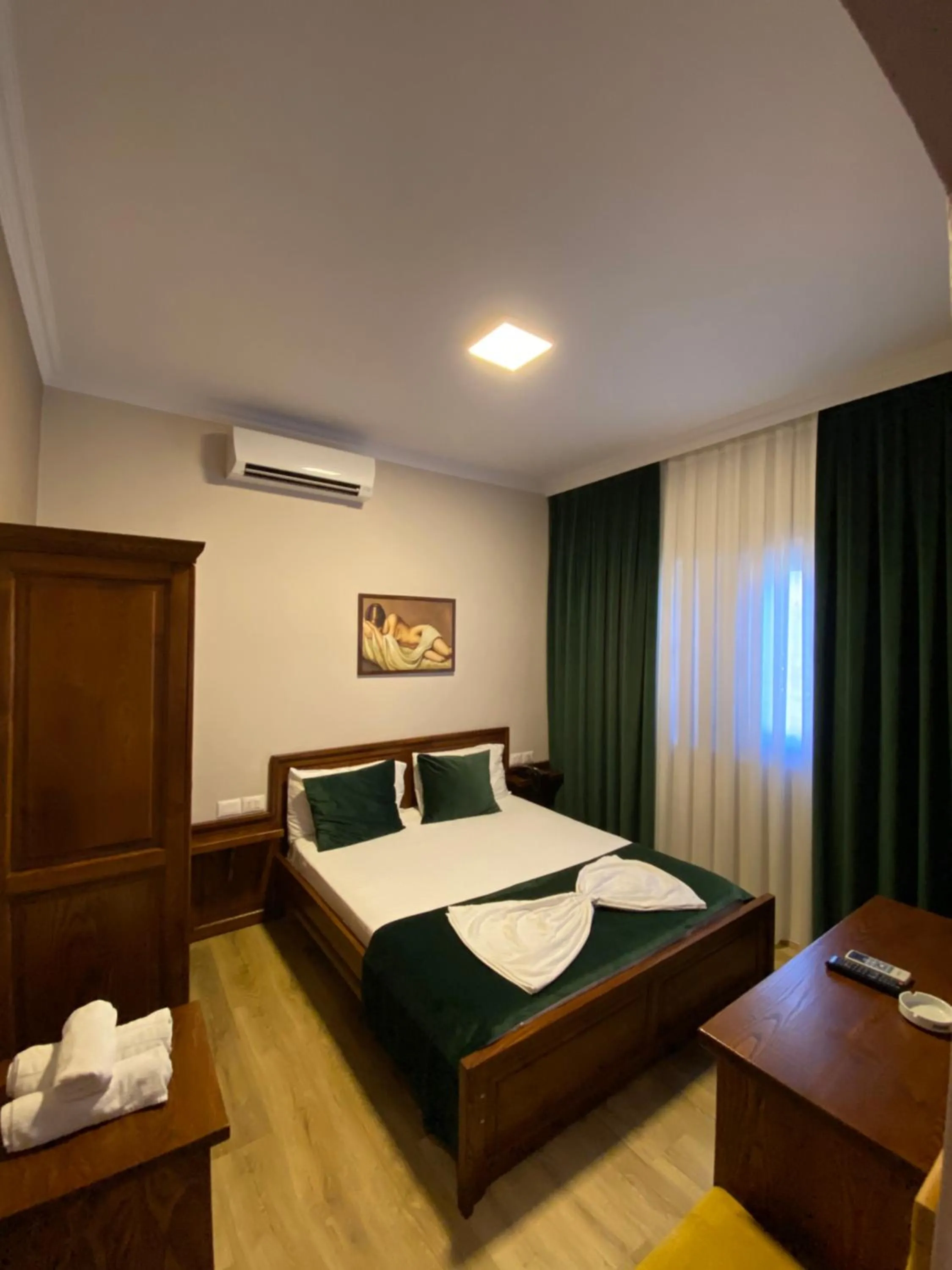 Bed in Hotel Akropoli