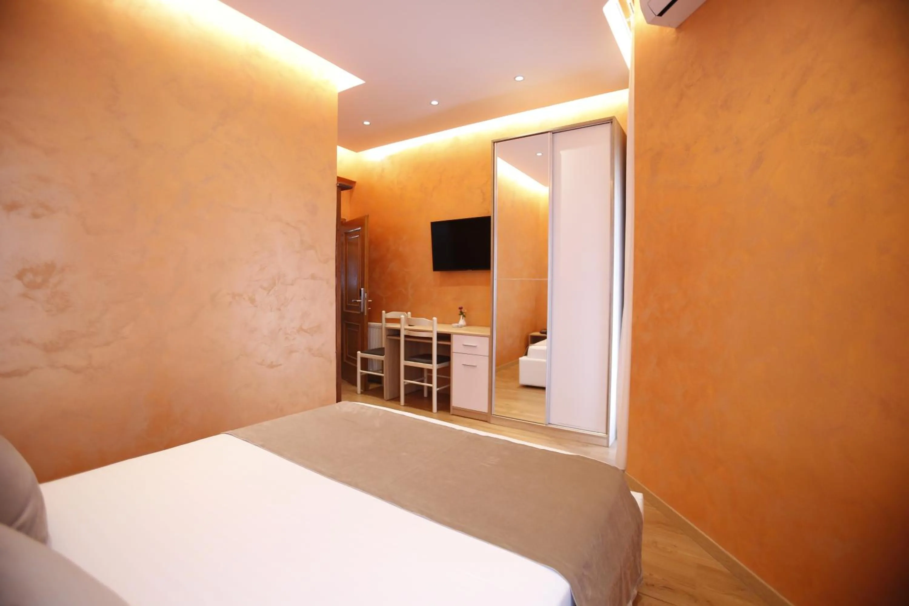 Bed in Hotel Akropoli
