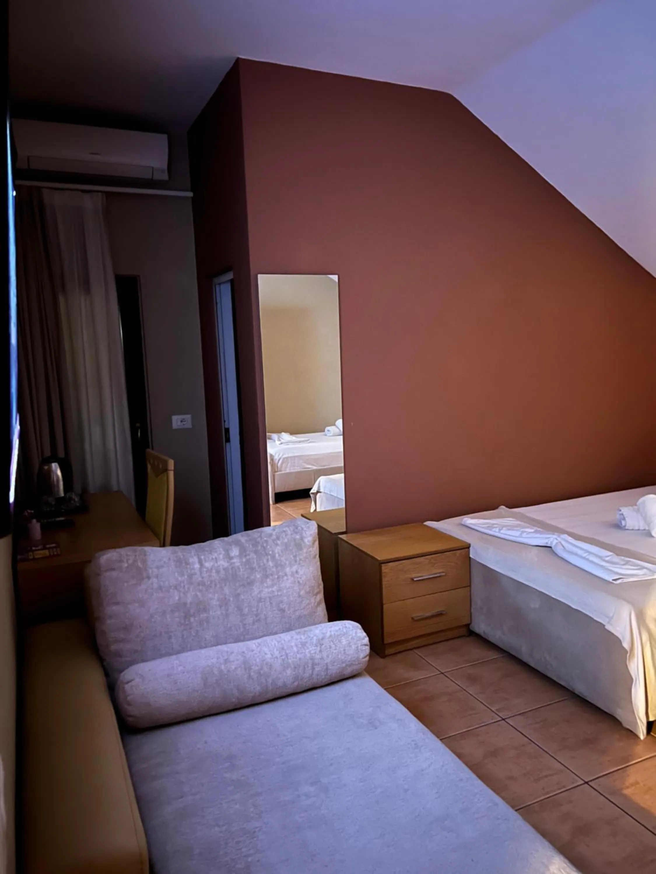 Bedroom, Bed in Hotel Akropoli