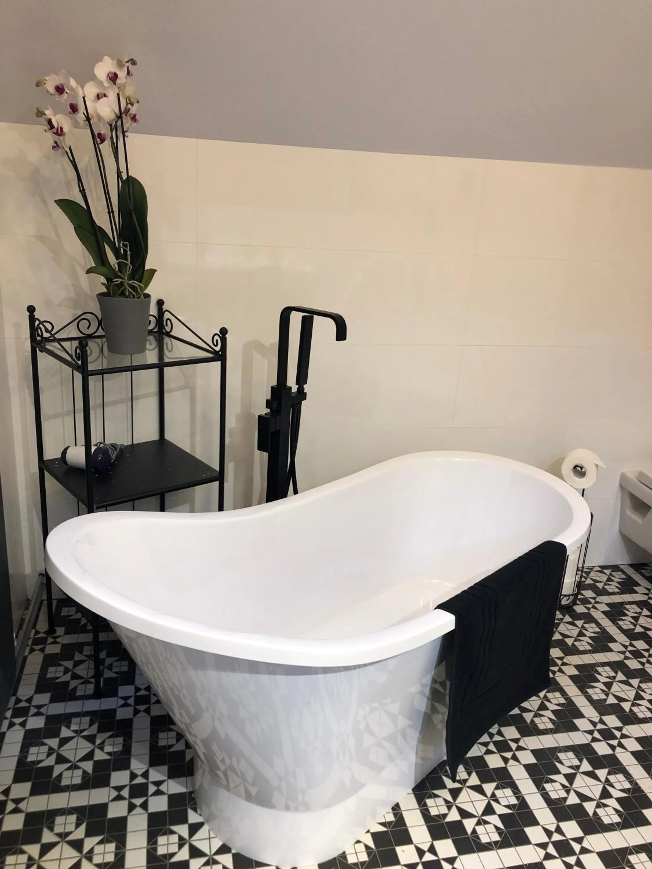 Bathroom in LivingRoom 4B self Check-in 24h