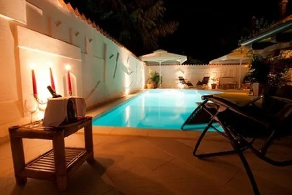 Night in Hotel Makin