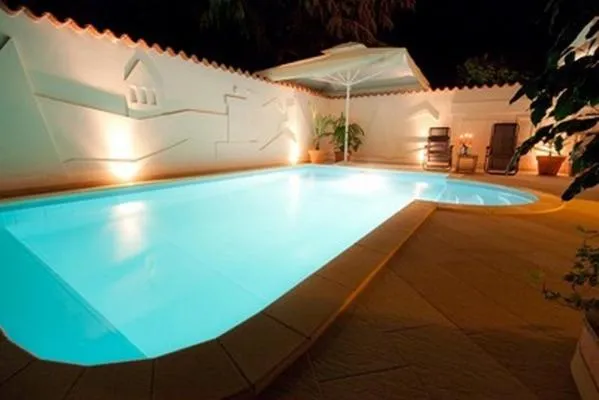 Night in Hotel Makin