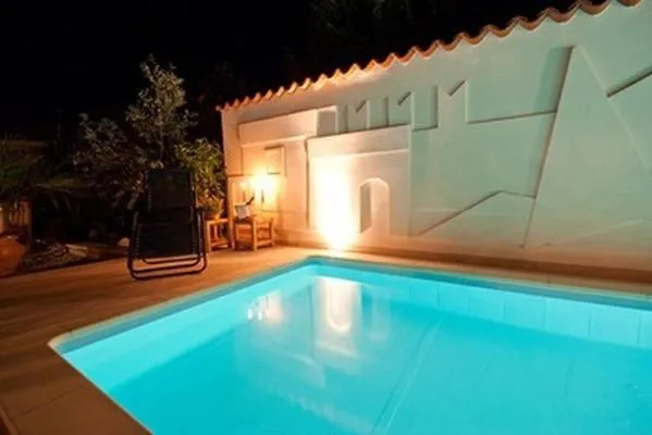 Night in Hotel Makin